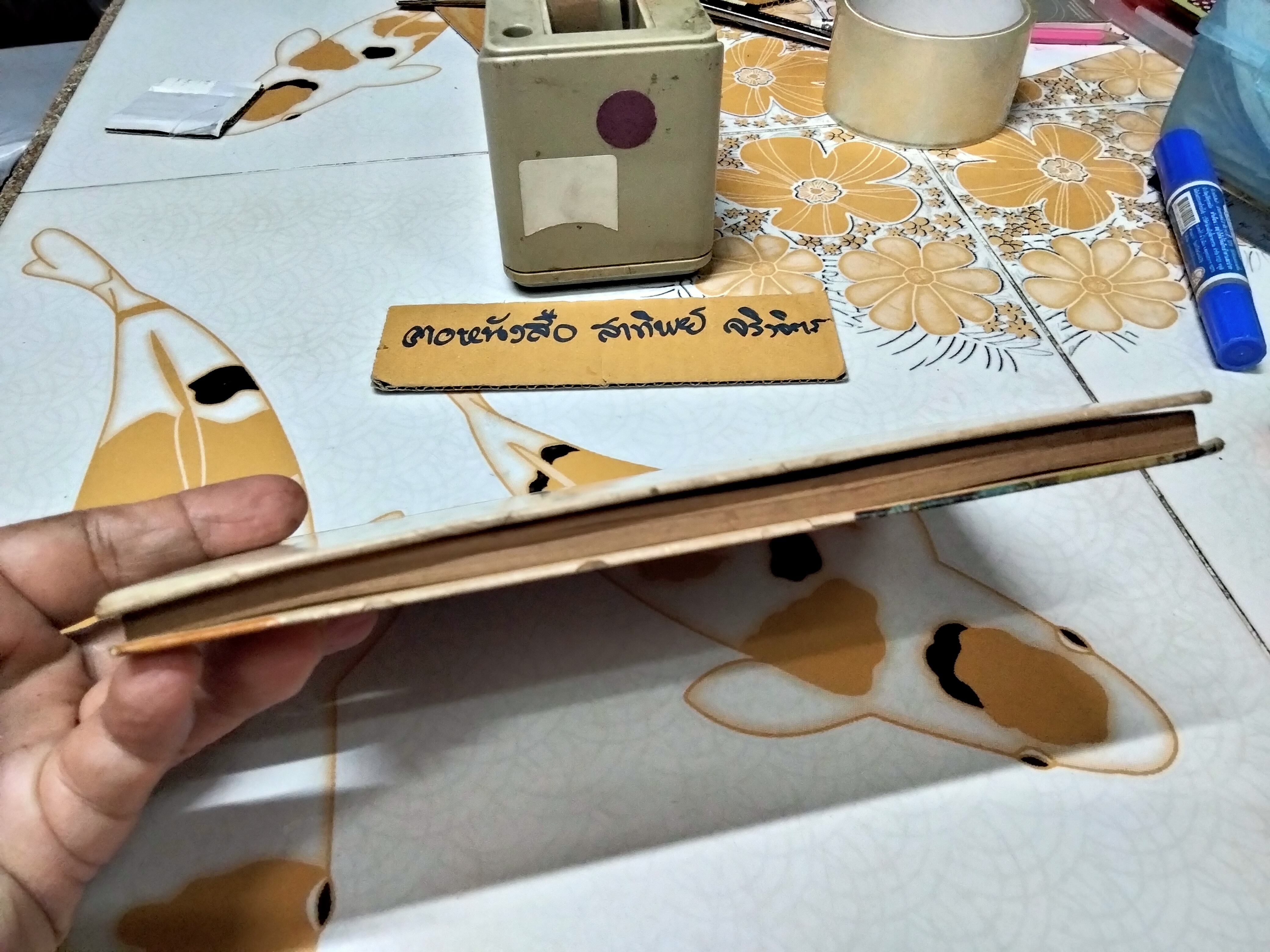 คู่มือลายปัก นิตติ้ง แท๊ท โดย มานี ระวีวรรณ จัดพิมพ์โดย สนพ. พิทยาคาร พ.ศ.2511 **สินค้าหมด**