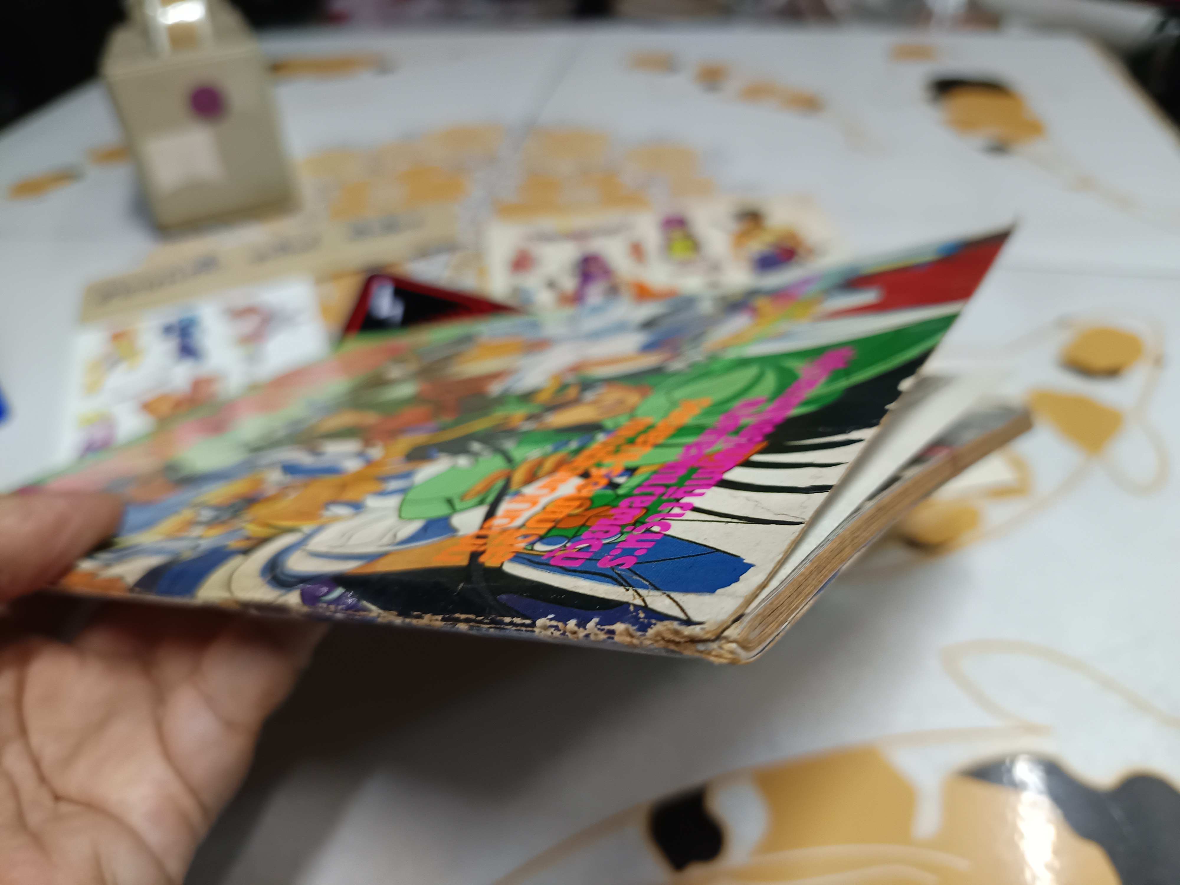 ทีวีแมกกาซีน เล่ม 1 (ฉบับปฐมฤกษ์) พร้อม สติ๊กเกอร์ 3 แผ่น (ติดมาพร้อมกับหนังสือ)