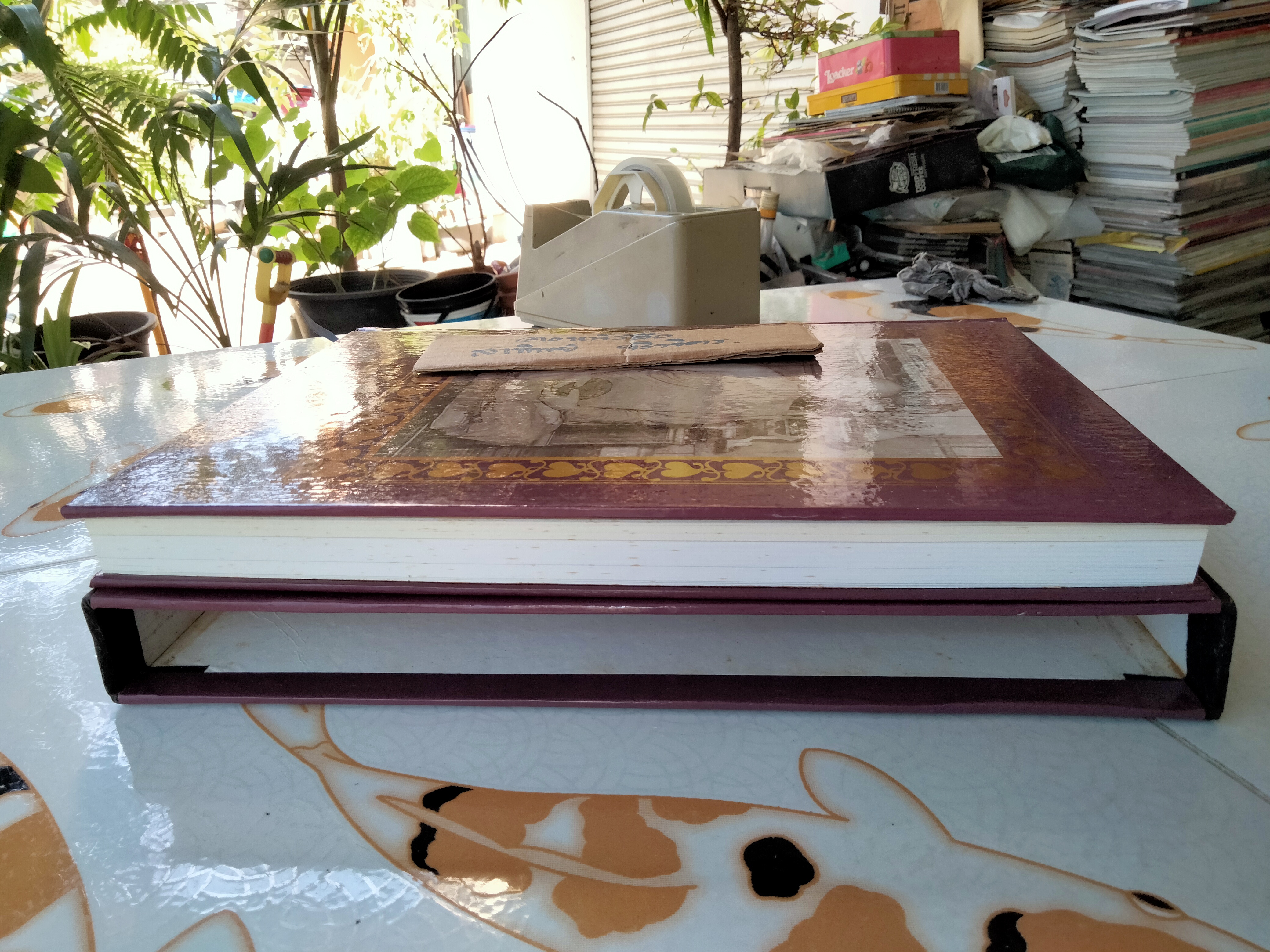 ชีวประวัติและพระเครื่องวัตถุมงคลท่านพ่อลี (ปกแข็ง พร้อมกล่อง) - เล่มสีม่วง **สินค้าหมด**