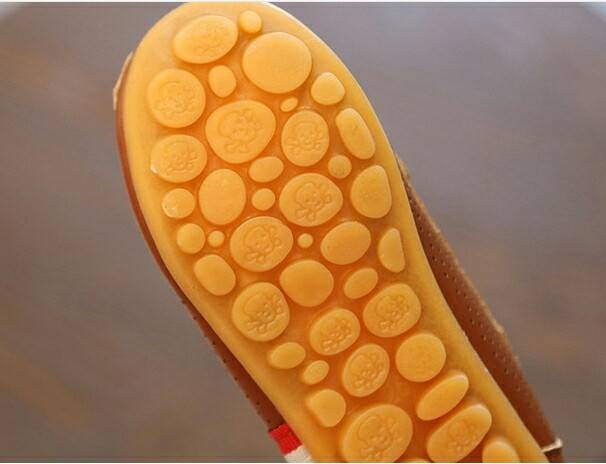 รองเท้าเด็กน้อย