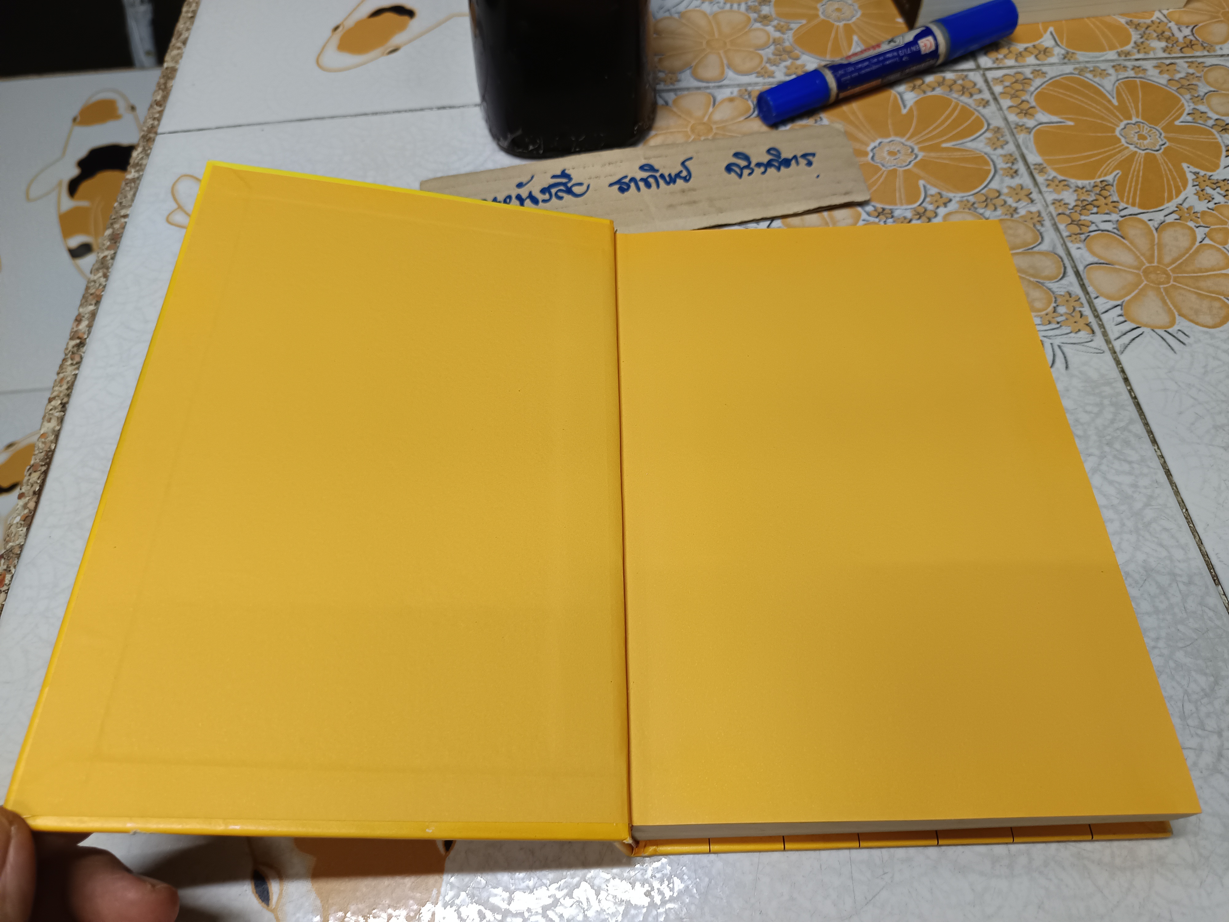 ดินแดนแสนดอกไม้ โดย ทรงกลด บางยี่ขัน พิมพ์ครั้งแรกพ.ศ 2546 , a book