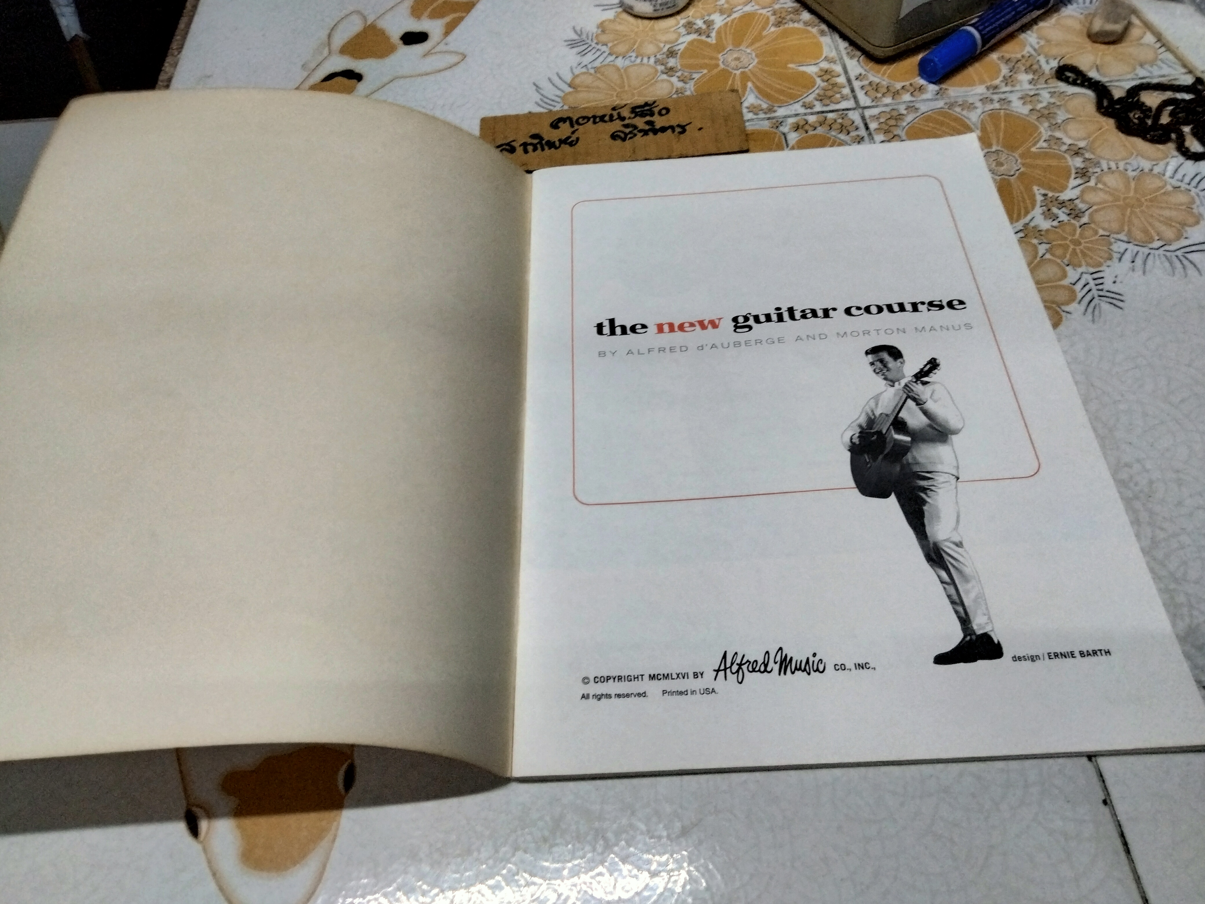 The new guitar course book 1: Alfred d'Auberge & Morton Manus.