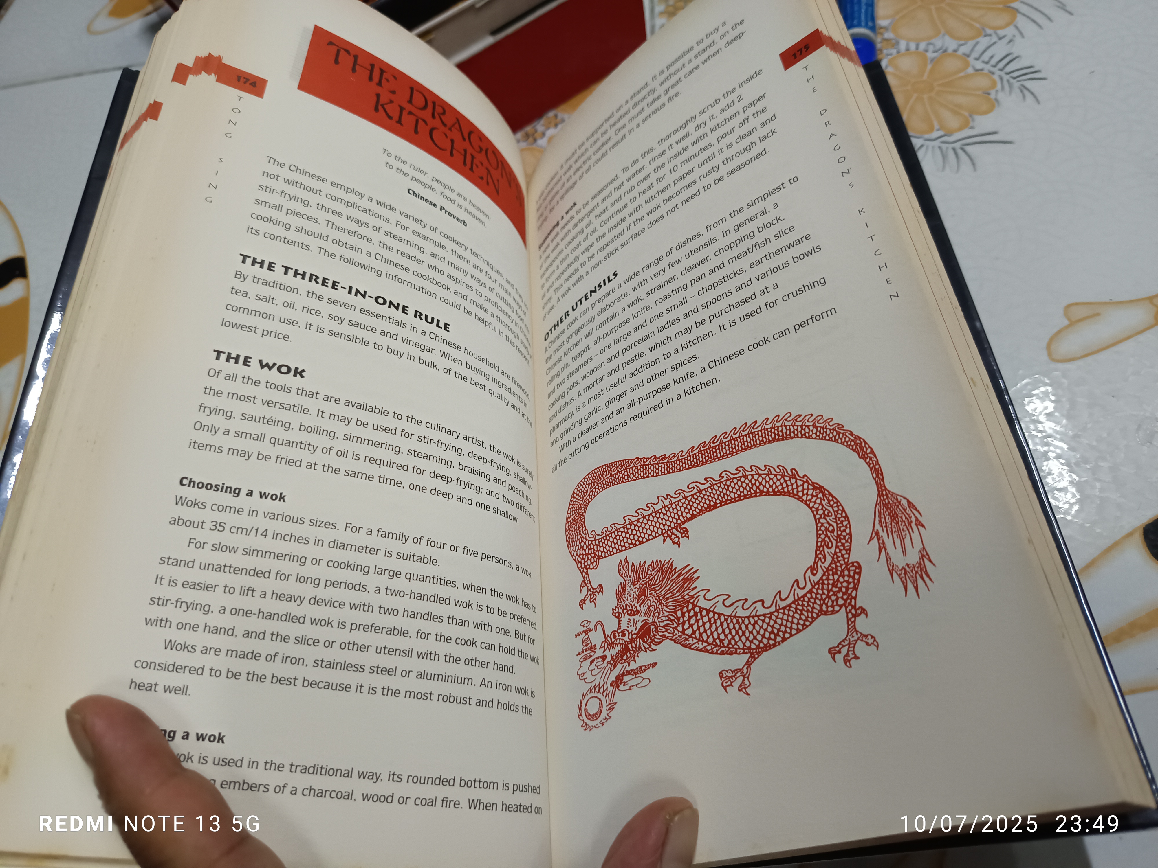 Tong Sing : The Book of Wisdom Based on the Ancient Chinese Almanac **สินค้าหมด**