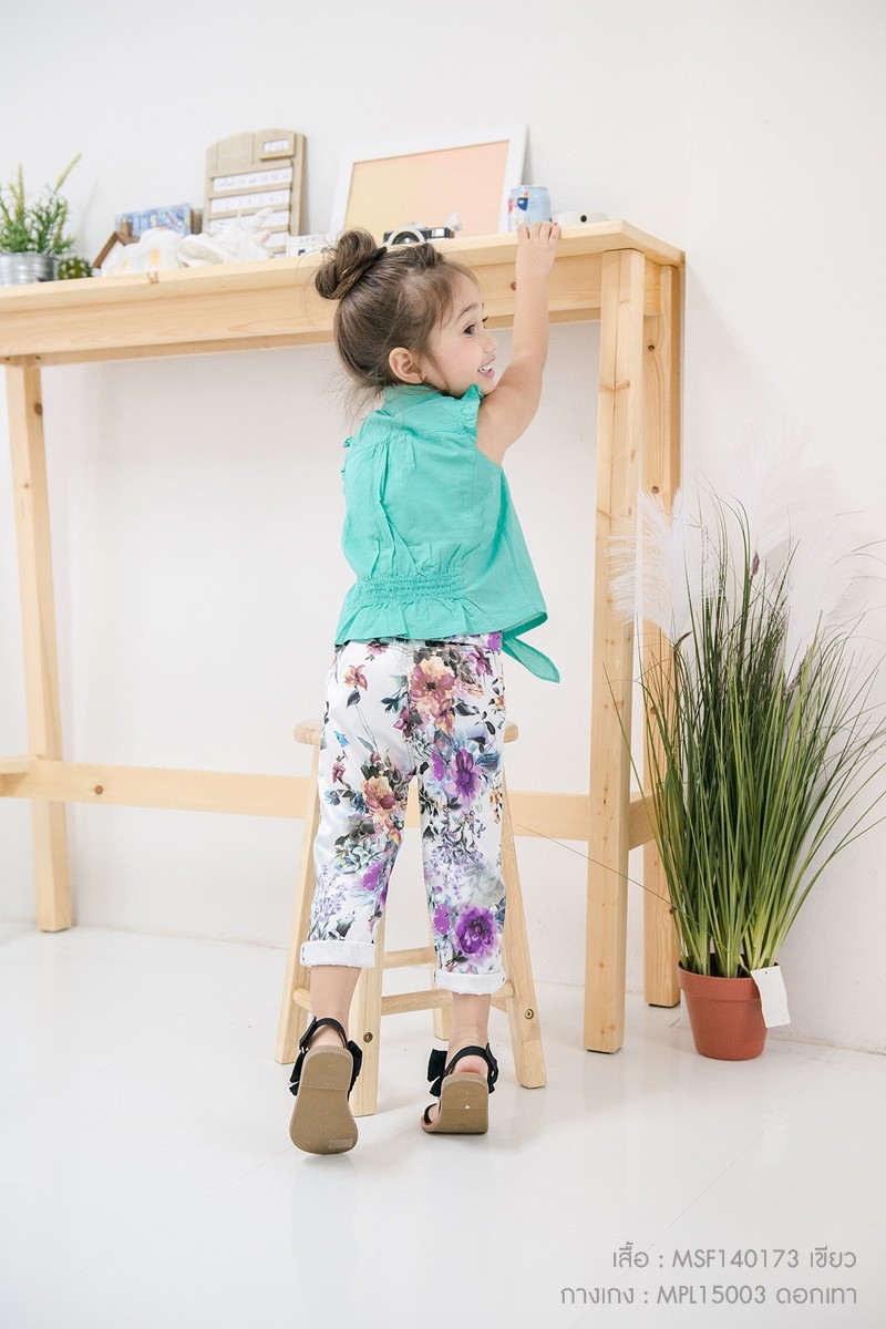 เสื้อแขนกุดแต่งระบายสีเขียว เด็ก 4 ถึง 14 ปี