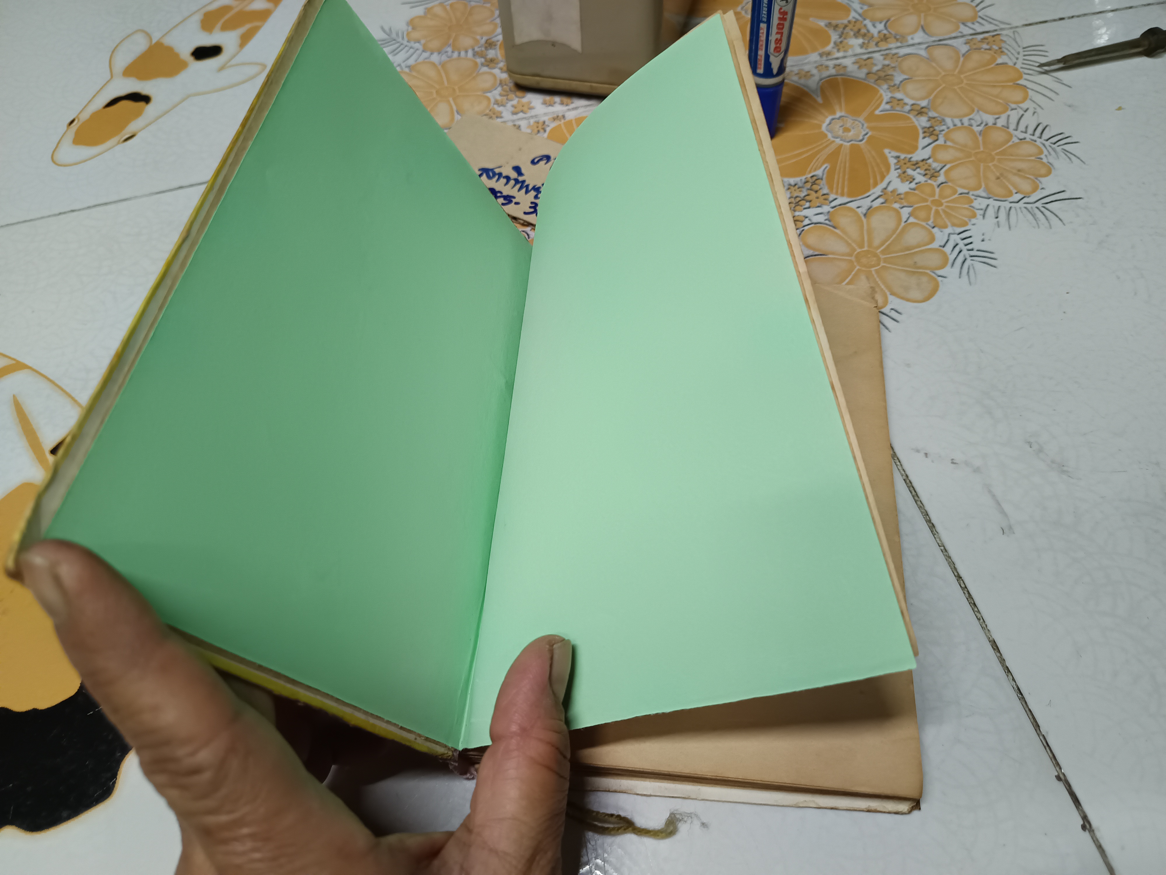 ตำราการถักไหมพรม (นิตติ้ง) โดย เพ็ญไพบูลย์ เลิศบุศย์ พิมพ์ครั้งแรกพ.ศ 2493 โรงพิมพ์ไทยเขษม / **สินค้าหมด**