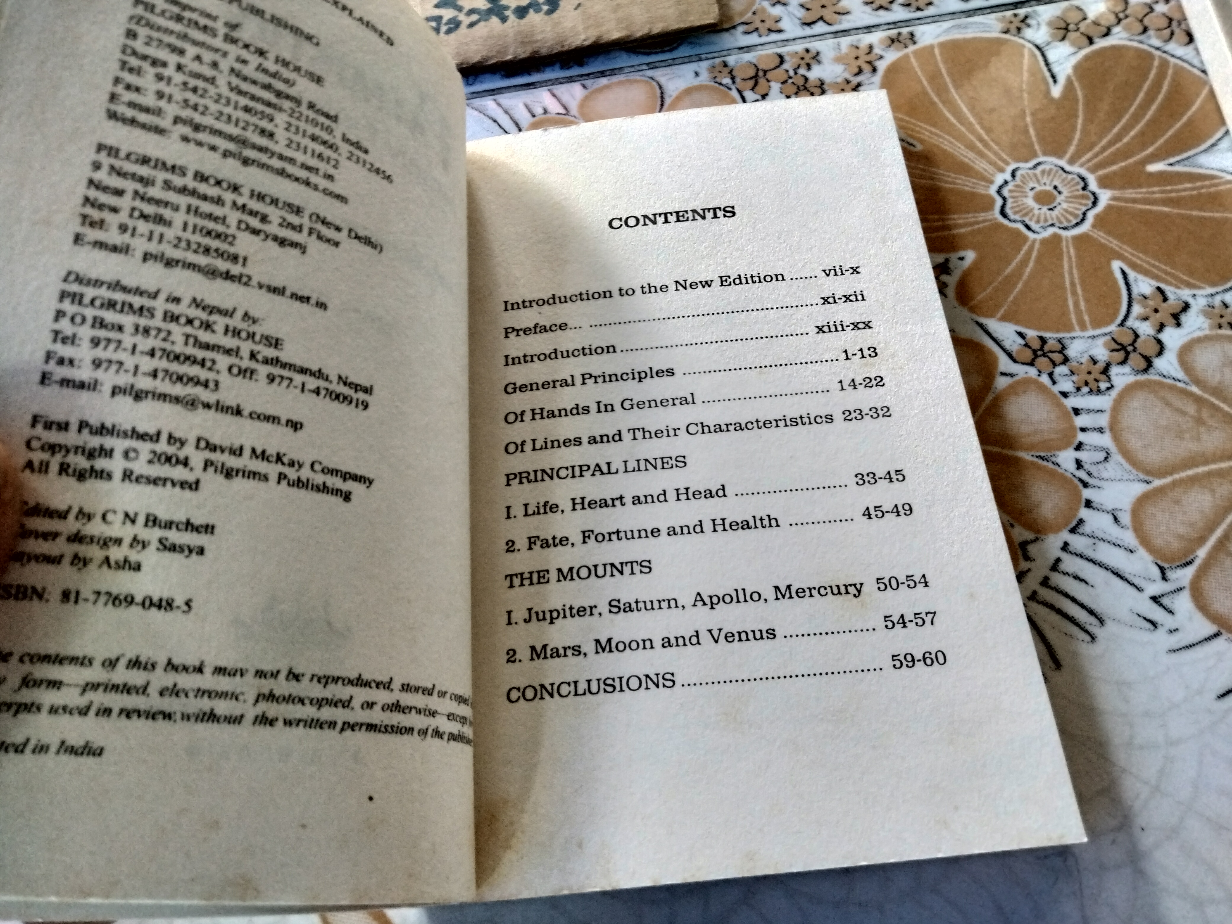 Palmistry Simply Explained - James Ward **สินค้าหมด**