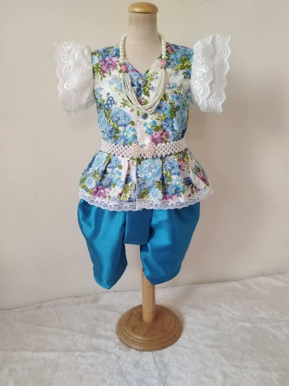 ชุดไทยเด็ก ลายดอกแนวละมุน