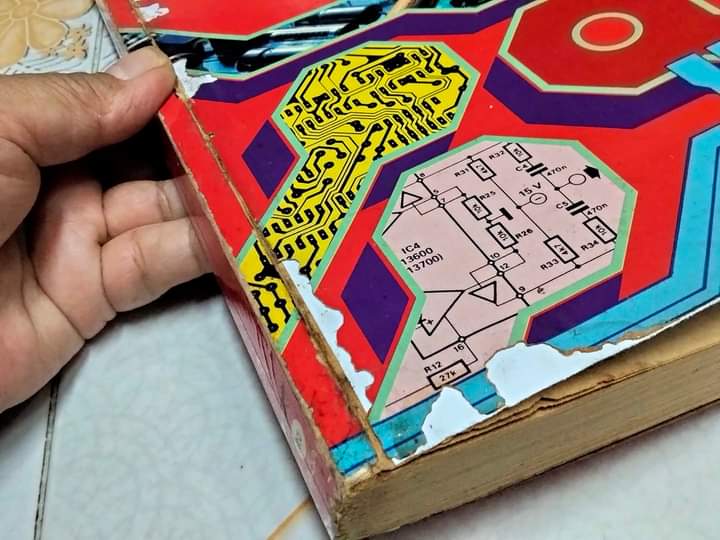 300 วงจร (แปลจาก 300 circuits) Elektor Publishers Ltd., พิมพ์ปีพ.ศ 2534 (ซ่อมปก) **สินค้าหมด**