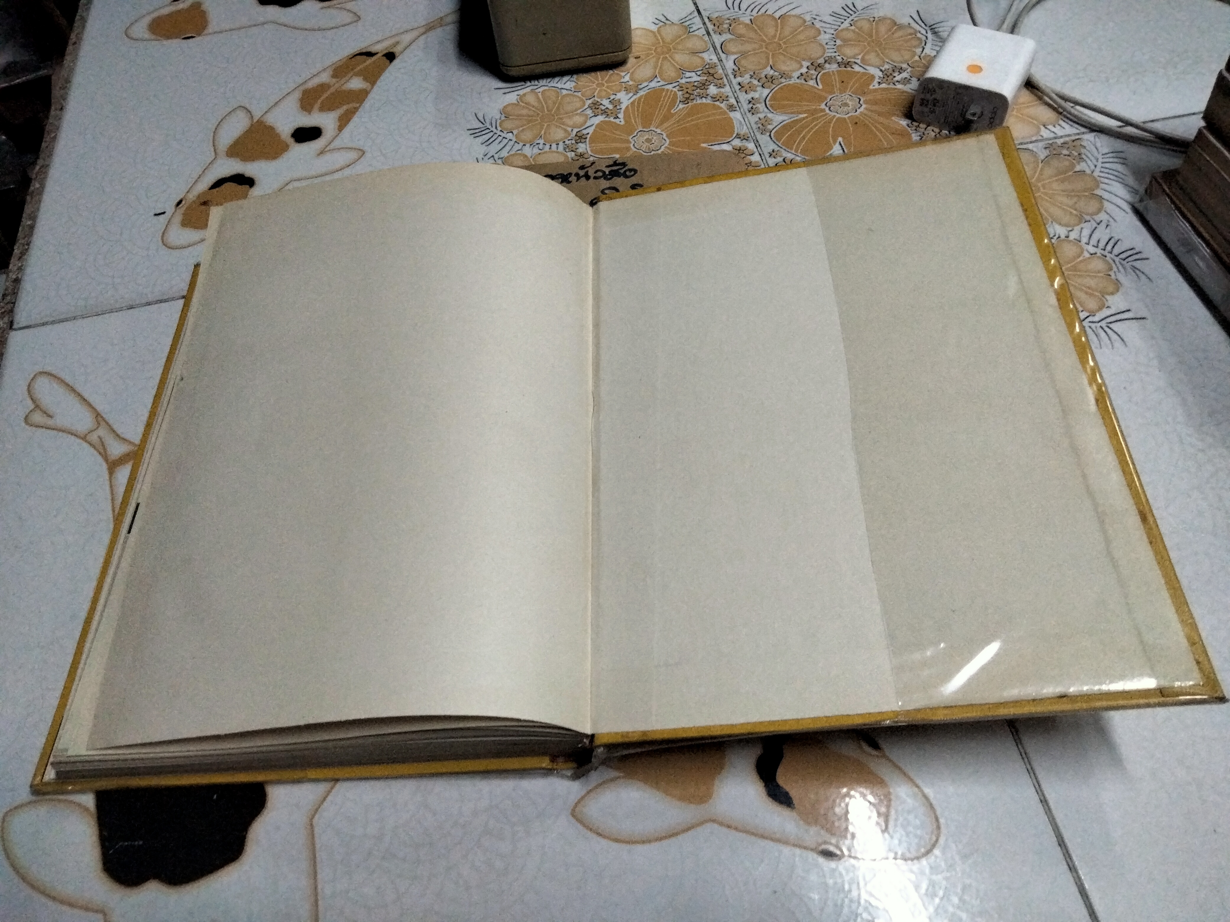 หนังสือที่ระลึกงานพระราชทานเพลิงศพพระอาจารย์ฝั้น อาจาโร (เล่มเหลือง-พร้อมเหรียญที่ปก) **สินค้าหมด**