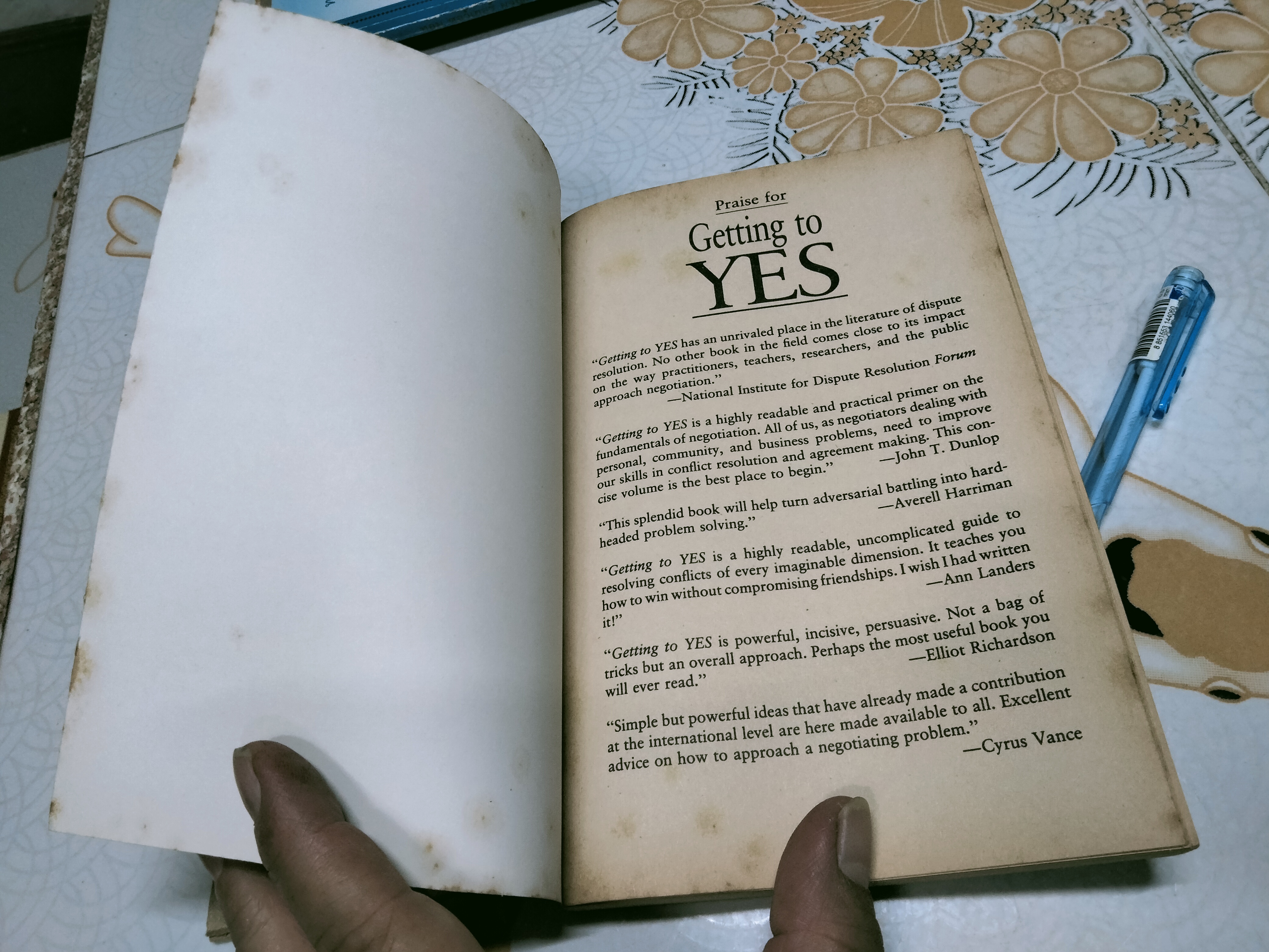 Getting to YES - ROGER FISHER AND WILLIAM URY ฉบับภาษาอังกฤษ