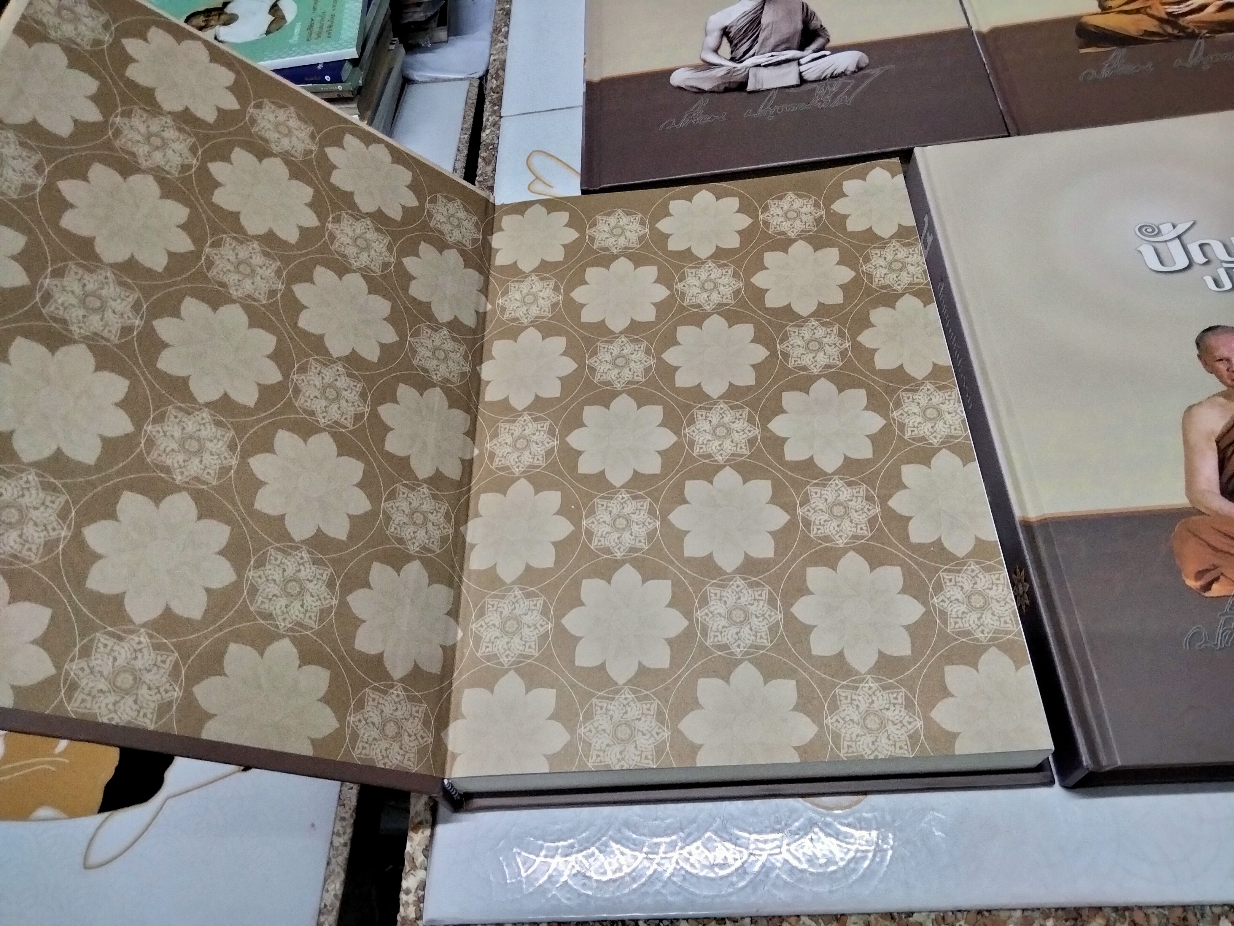 ชุด box set ปัญญาปทีปธรรม เล่ม 1-4 และ ปุจฉาวิสัชนา หลวงปู่เปลี่ยน ปัญญาปทีโป (มือหนึ่ง แกะซีลมาถ่ายรูป) **สินค้าหมด**