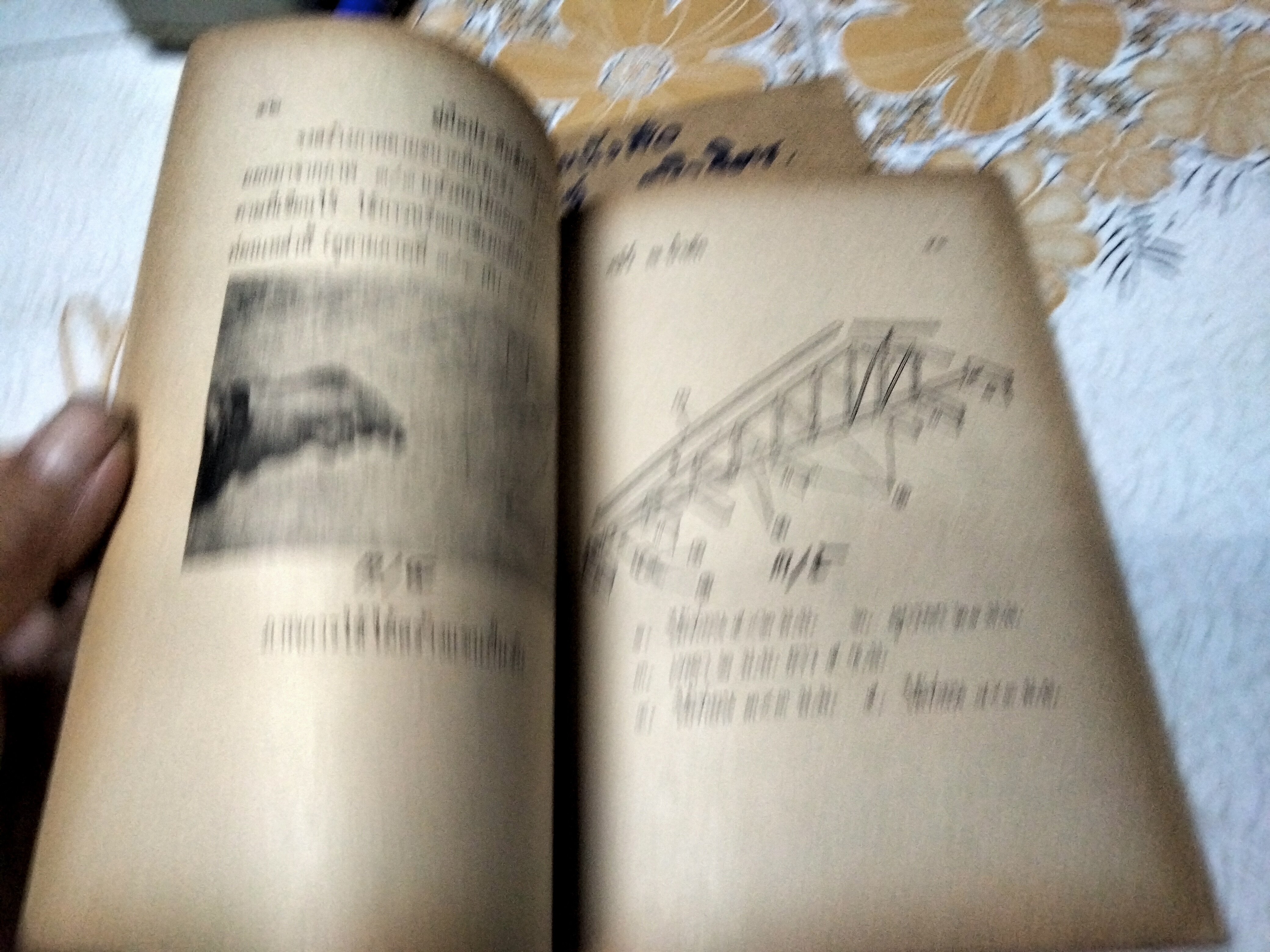 คู่มือประดิษฐ์เครื่องเล่นไฟฟ้า โดย สุธีร์ ณ ป่าสัก พิมพ์ปี 2517