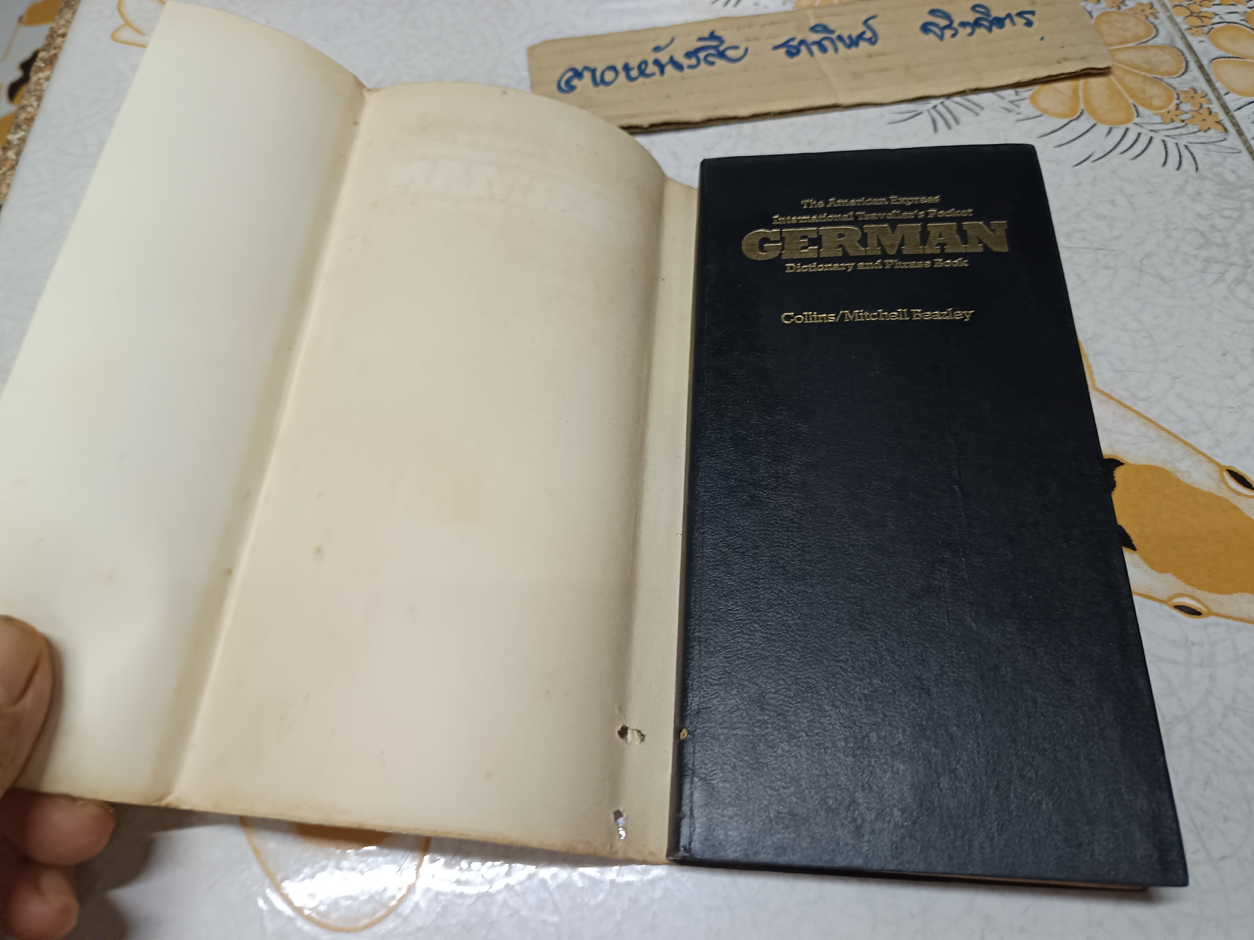 Collins : German Traveller' s Dictionary & Phrase Book ,1983