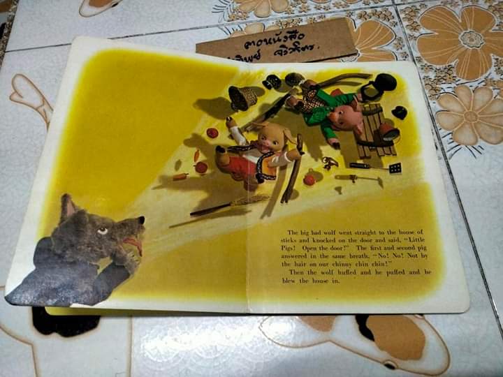 The Three Little Pigs , my tiny 3d book series ลูกหมูสามตัว ชุดหนังสือ 3 มิติ (ภาษาอังกฤษ)