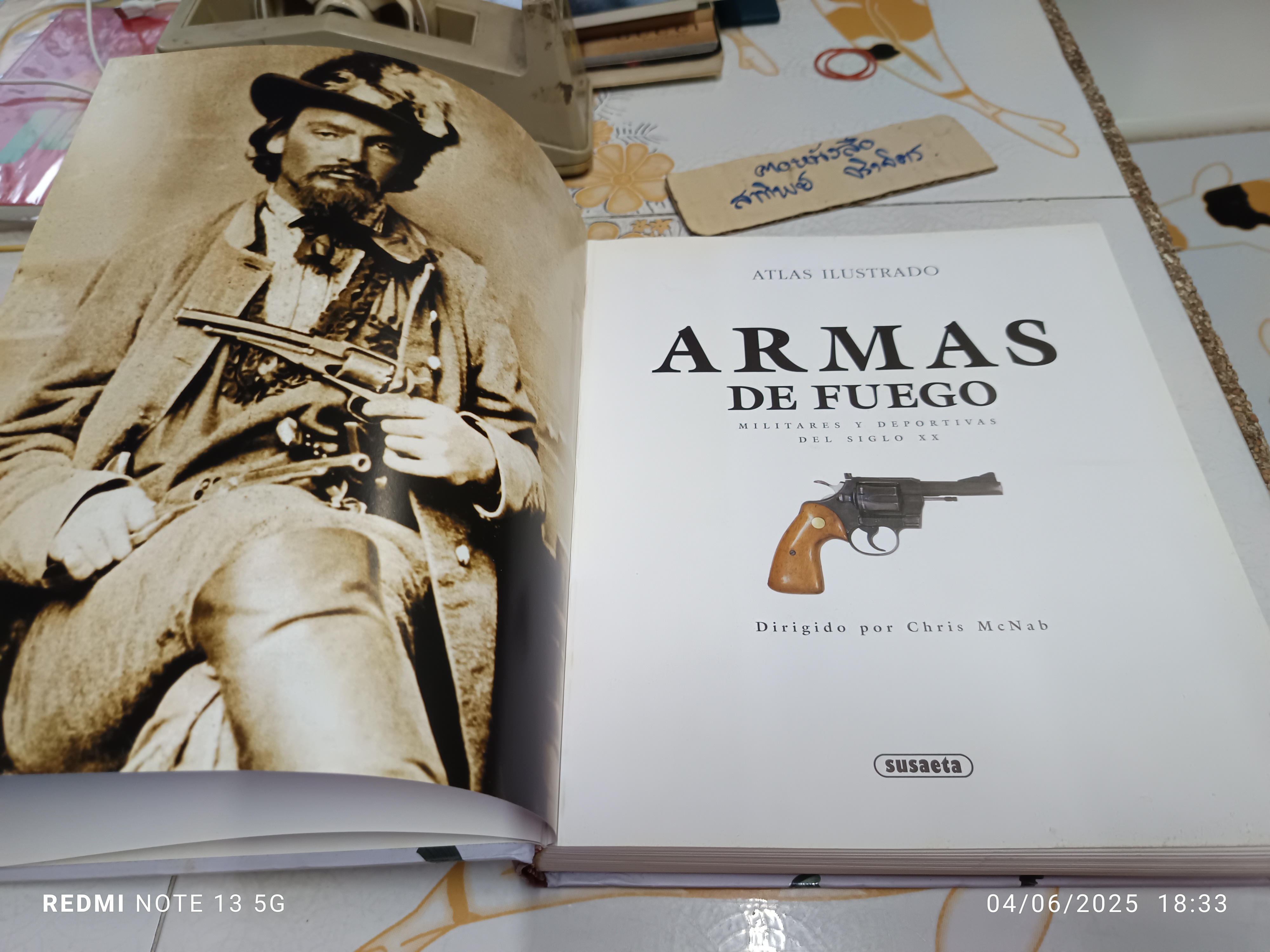 Atlas ilustrado de armas de fuego ; Language. Spanish / ประวัติปืน ความรู้เรื่องปืน (ภาษาสเปน)