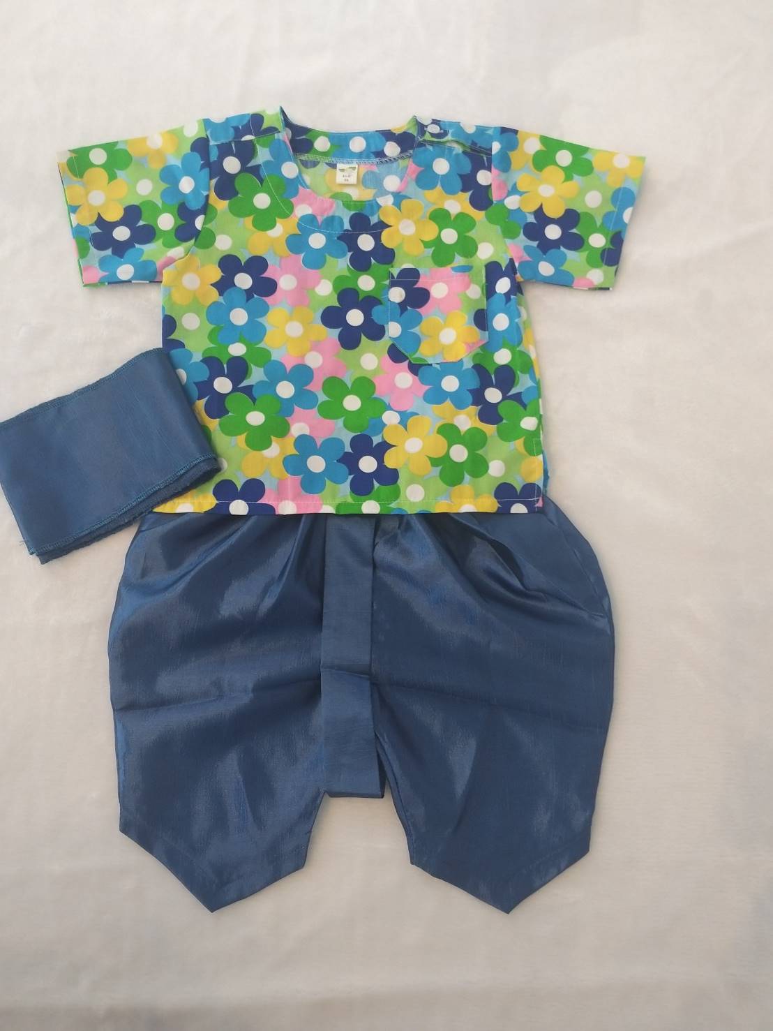 ชุดไทยเด็กชายลายดอก