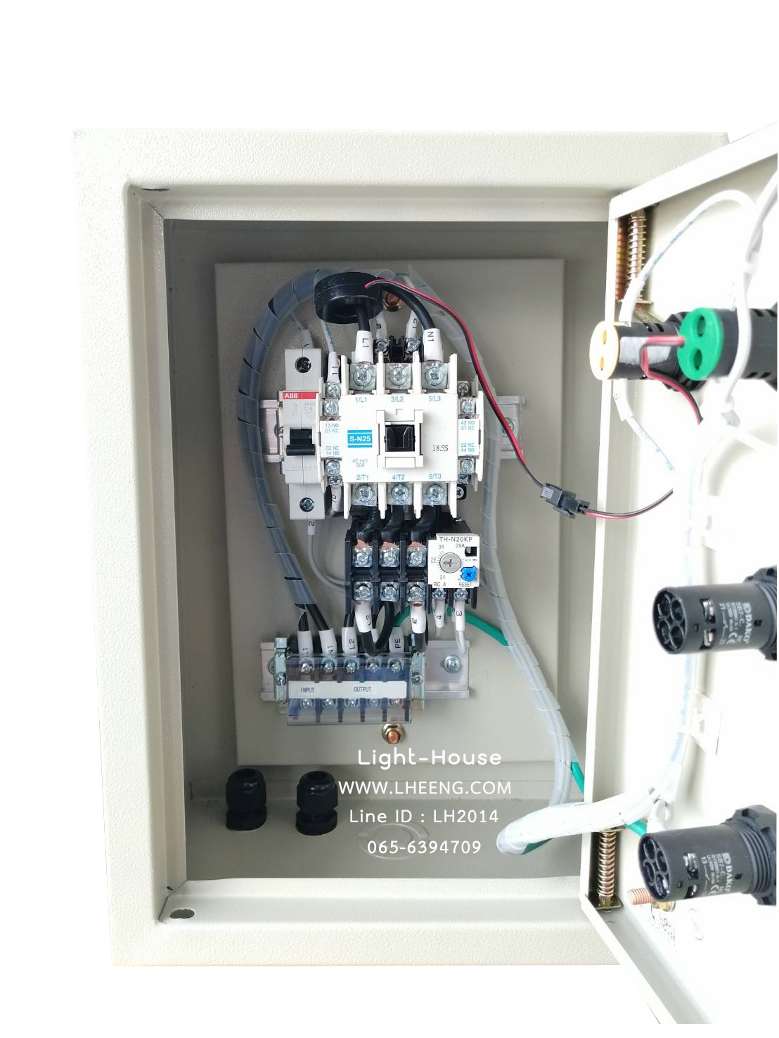 ตู้ควบคุมสตาร์ทมอเตอร์ 5 แรงHP 220V 2 สายไฟบ้านแบบบอกค่ากระแสและโวลต์ได้ ตู้ควบคุมปิด-เปิด มอเตอร์ 5 HP แรง, มอเตอร์ปั๊มน้ำ, มอเตอร์พัดลม,เครื่องบด,โรงสีขาว,ปั๊มหอยโข่ง,ปั๊มบาดาล,เครื่องตัดเหล็ก,เครื่องผสมอาหาร,ใช้ได้ทั้ง มอเตอร์ 2 สายไฟบ้าน