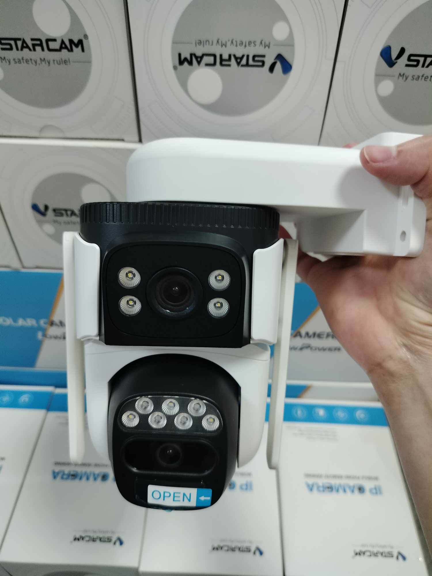 Vstarcam Vstarcam กล้องวงจรปิดภายนอกใส่ซิมการ์ดแบบโซล่าเซลล์ กล้อง2เลนส์ รุ่นBG621DR ความคมชัด3ล้านพิกเซล ขาว