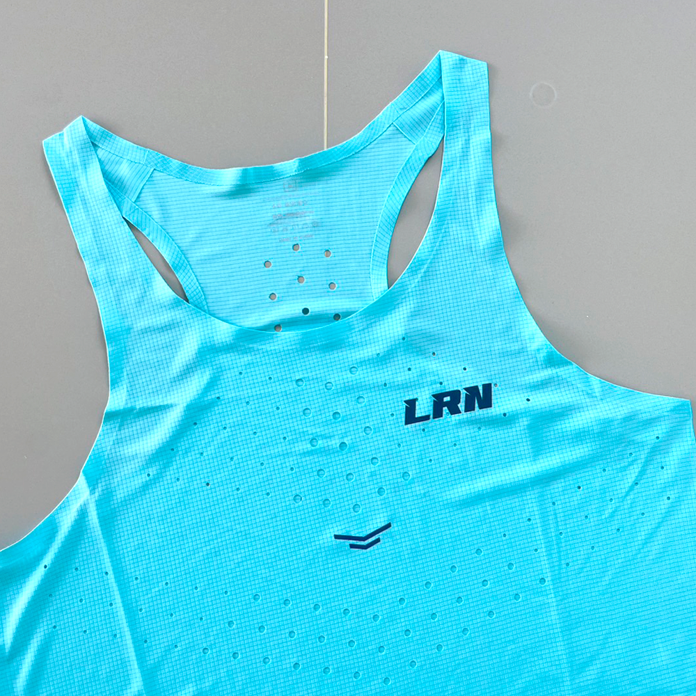 เสื้อกล้ามวิ่ง ชาย หญิง คอกลมน้ำหนักเบา 90 กรัม ใส่สบาย ใยผ้าคุณภาพสูง ไม่อมเหงื่อแห้งเร็ว (S30)