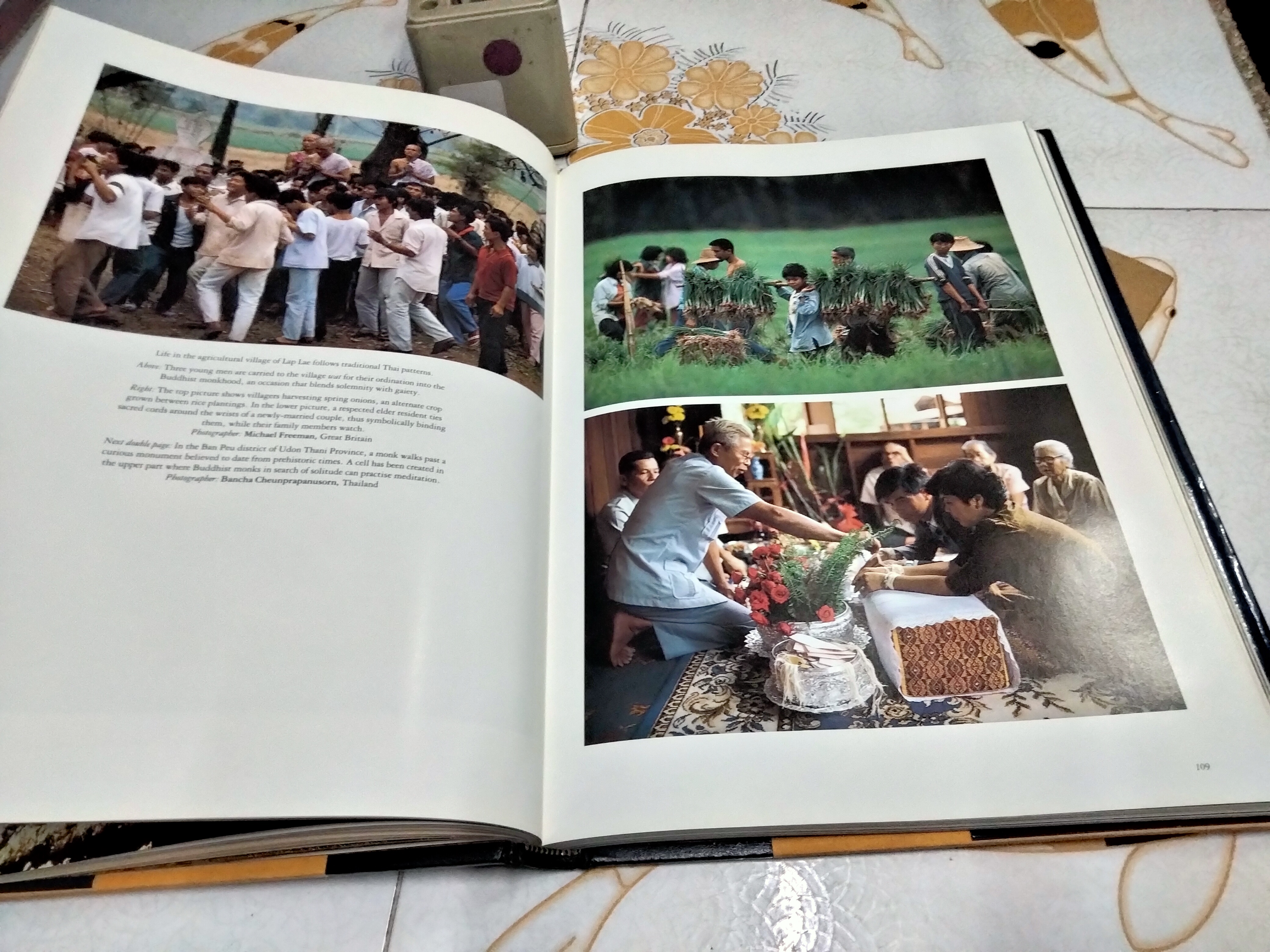 THAILAND - SEVEN DAYS IN THE KINGDOM Hardcover – June 1, 1989 (พ.ศ. 2530)