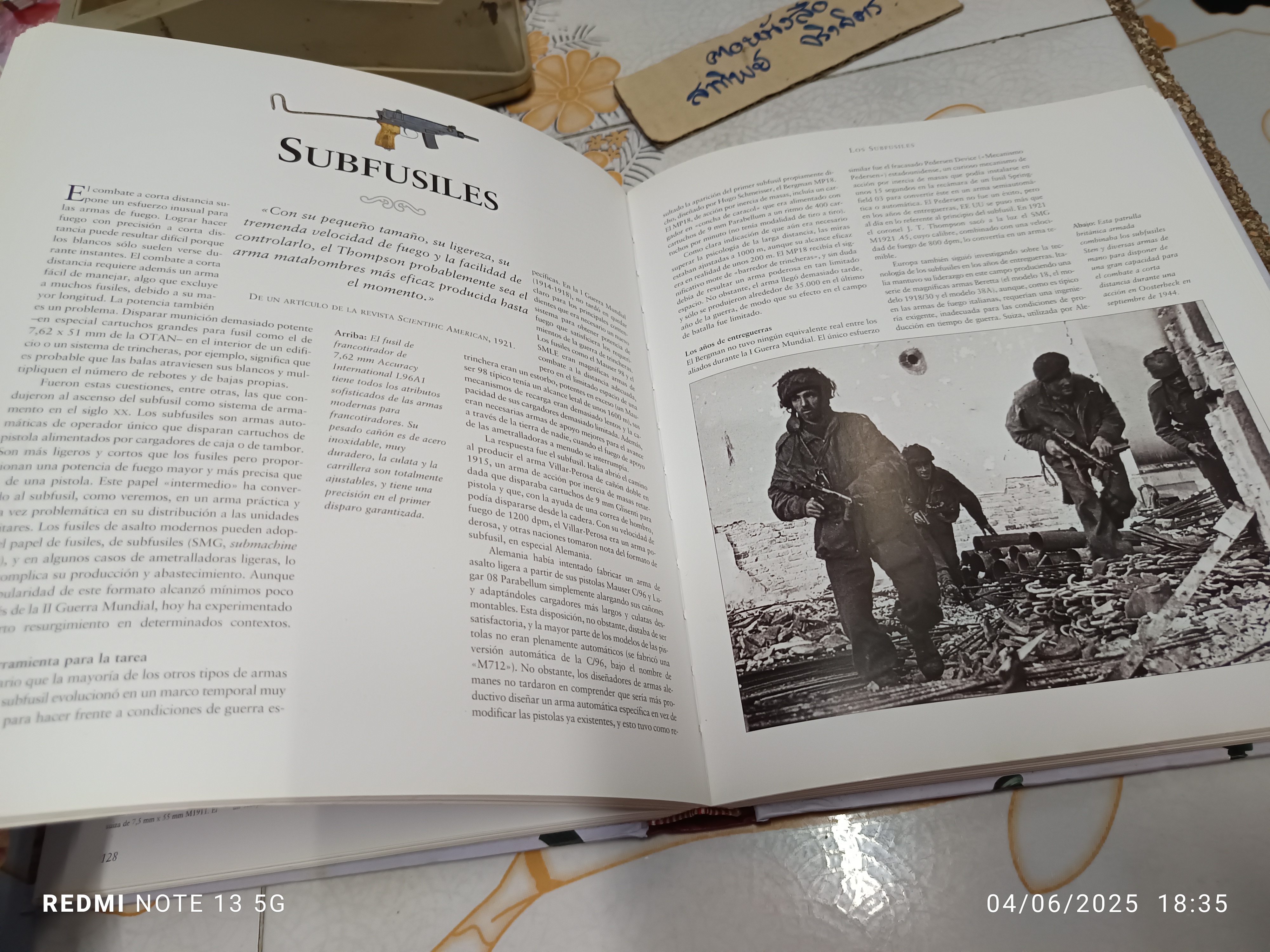 Atlas ilustrado de armas de fuego ; Language. Spanish / ประวัติปืน ความรู้เรื่องปืน (ภาษาสเปน)