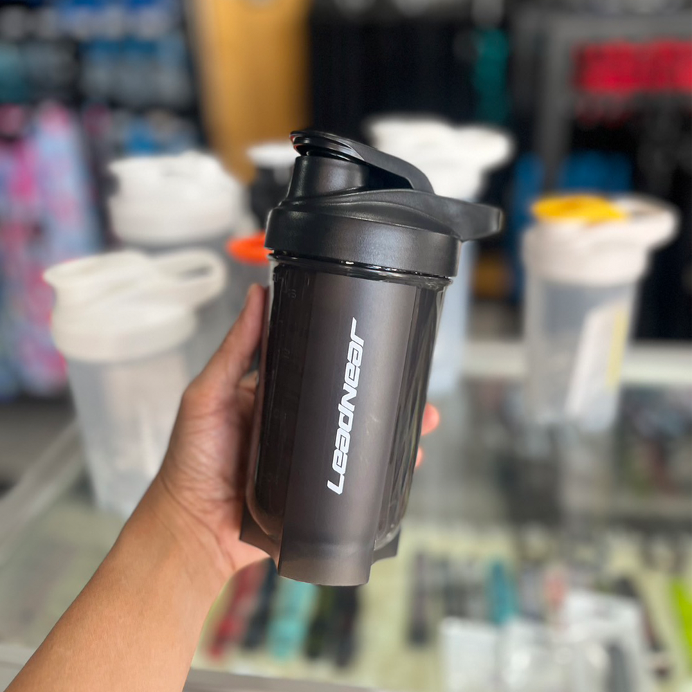 ขวดน้ำพกพาขนาด 500 600 700 ml ฟรีตะกร้อเขย่าในขวดน้ำและชุดอุปกรณ์ทำความสะอาด 1ชุด (L23)