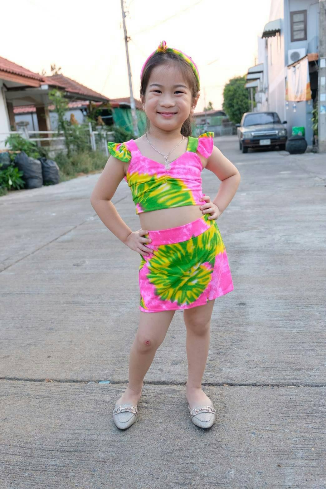 ชุดเด็ก set 2 ชิ้น เสื้อครอปกับกางเกงกระโปรง ลายมัดย้อมโทนSummer