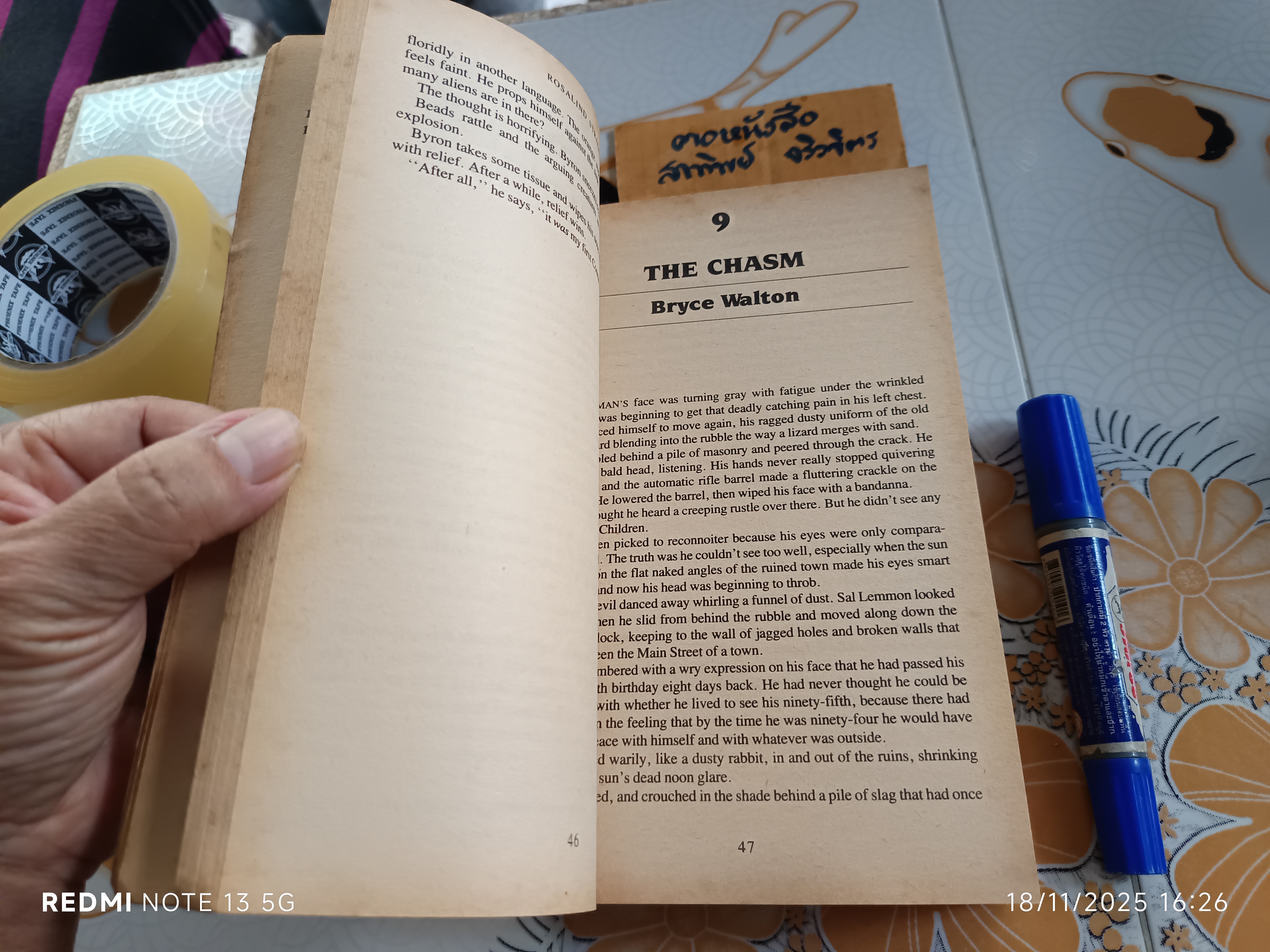 The Giant Book of Science Fiction Stories Edited by Isaac Asimov ,Magpie Books in 1992 (หนังสือมีคราบน้ำ)