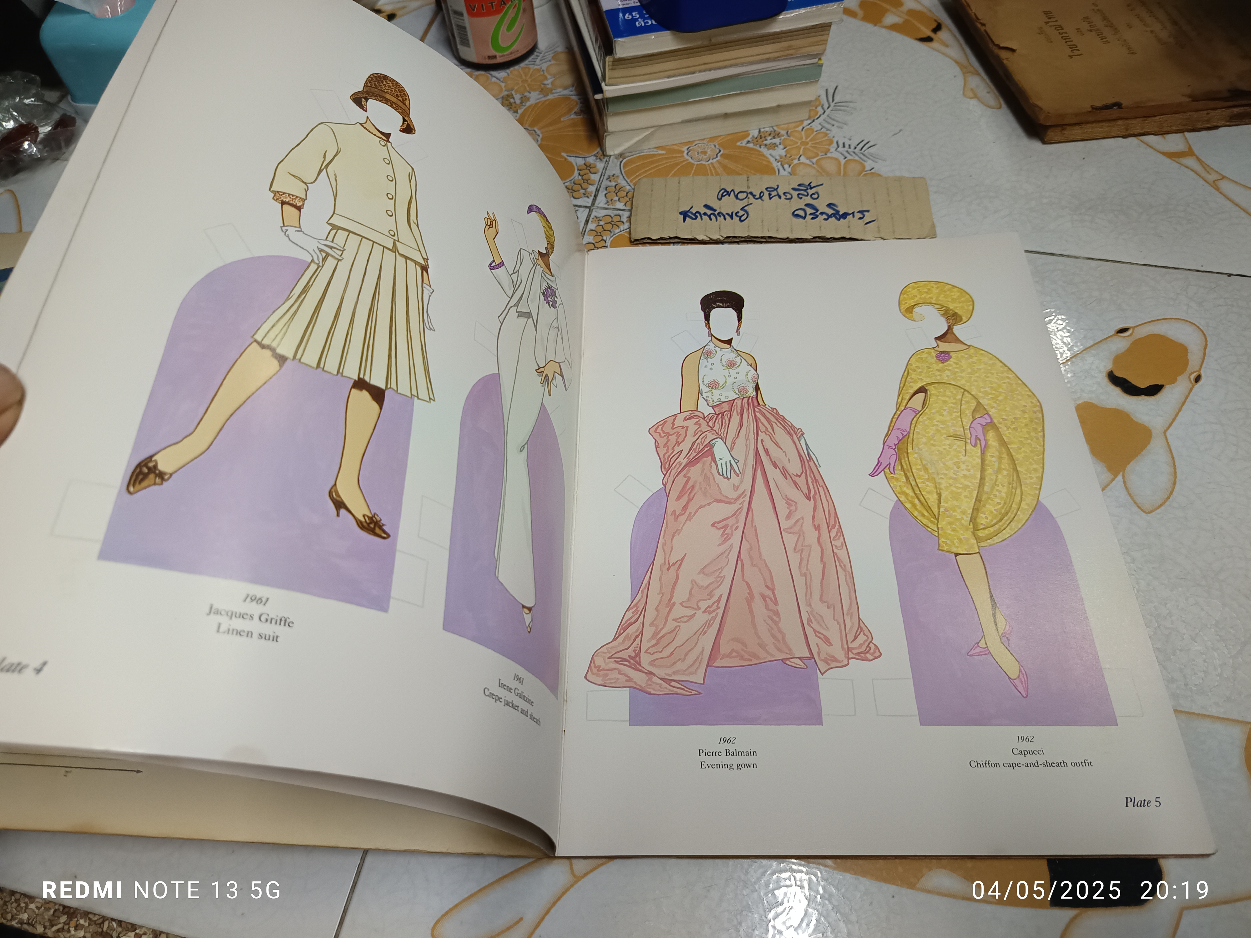 Great Fashion Designs of The Sixties Paper Dolls : 32 Haute Couture Costumes by Courreges ...(Dover Paper Dolls) , vintage โดย Tom Tierney #ตุ๊กตากระดาษ Dover