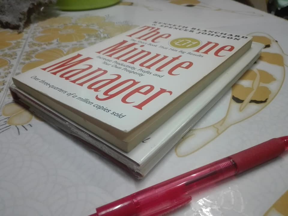 ผู้จัดการ 1 นาที (The One Minute Manager) ทั้ง ฉบับแปลไทย และ ฉบับภาษาอังกฤษ **สินค้าหมด**