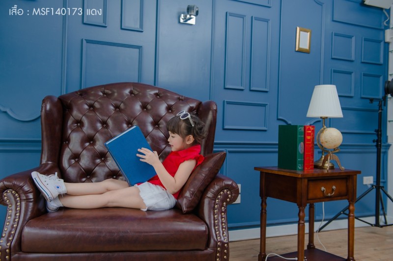 เสื้อแขนกุดสีแดง เด็กหญิง