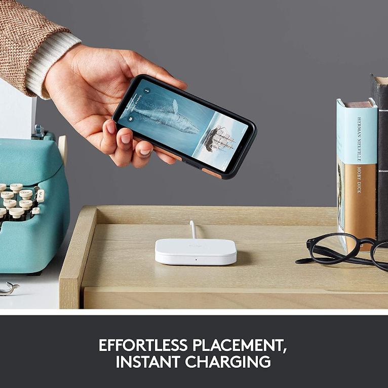 Logitech® Powered 10W Wireless Charging Pad For Phones and AirPods แท่นชาร์จไร้สาย รองรับอุปกรณ์มาตรฐาน Qi