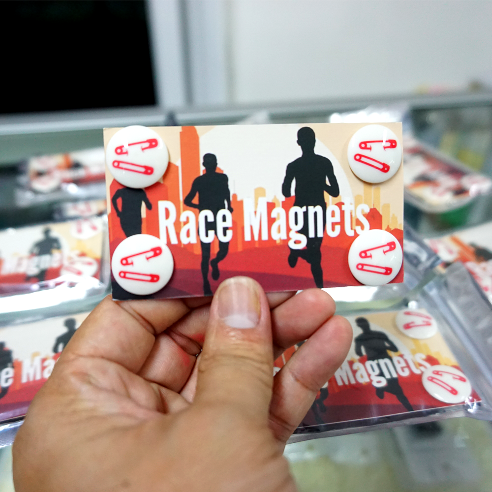 แม่เหล็กติดเบอร์วิ่ง ติดแน่น ติดหนึบ ติดแน่นกับเสื้อไม่มีหลุด ของแท้ คุณภาพ100% (H04)