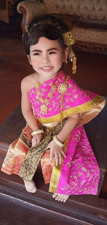 ชุดไทยเด็ก สไบดิ้นทอง