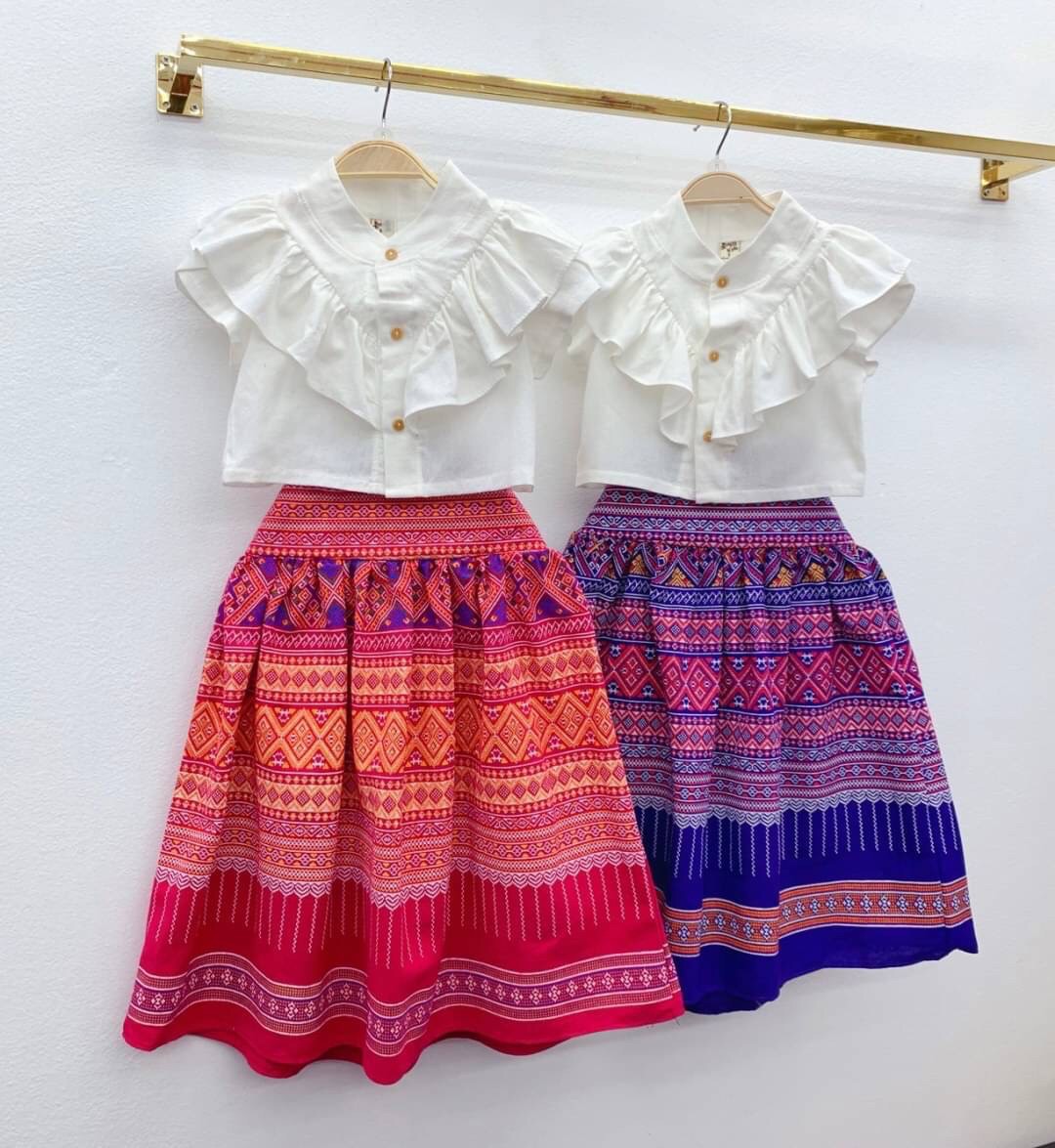ชุดไทยเด็กหญิง เสื้อกับกระโปรงยาว