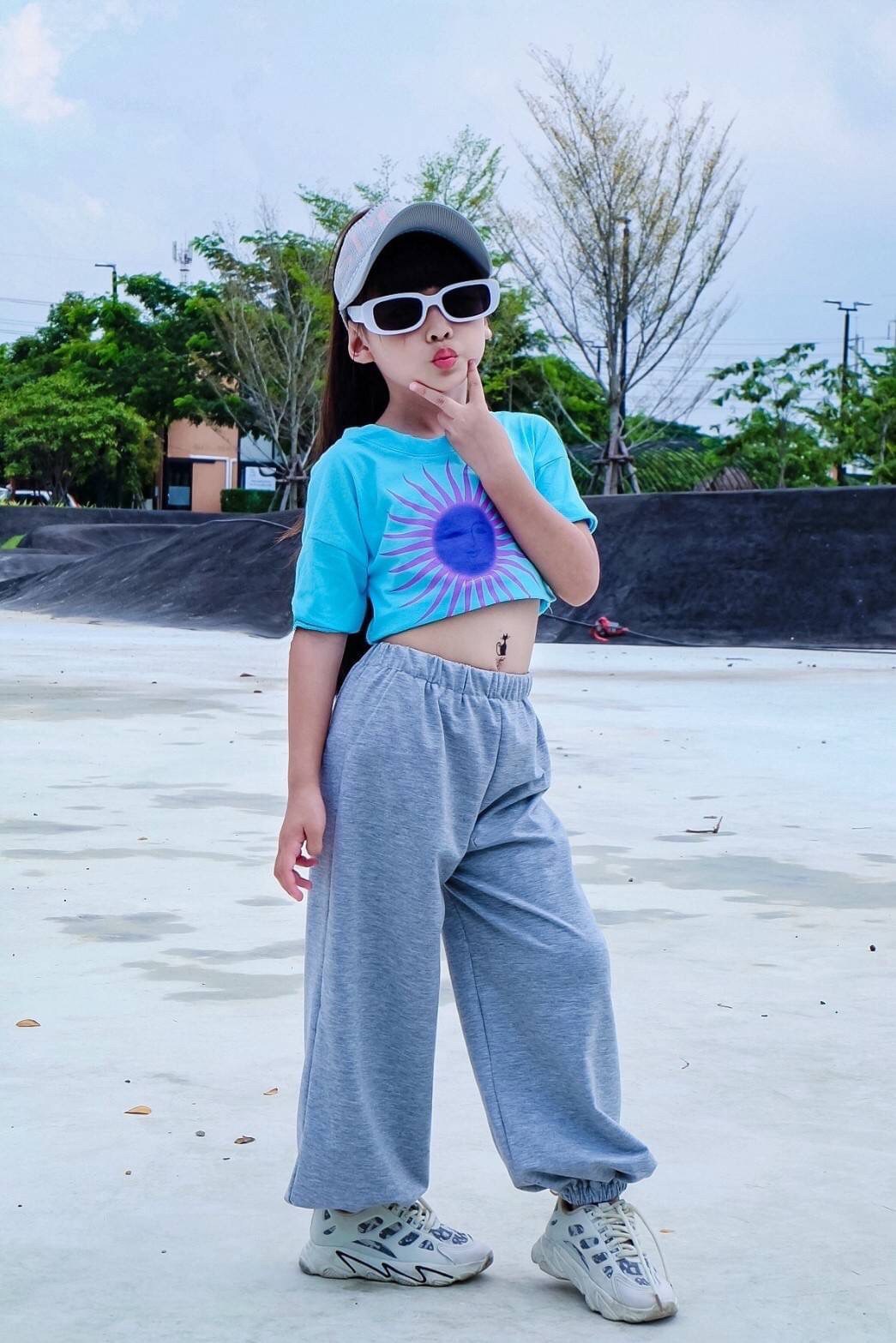 ชุดเต้นเด็ก set2ชิ้น เสื้อครอปกับกางเกงขายาว สำหรับน้อง 4ถึง12ขวบ