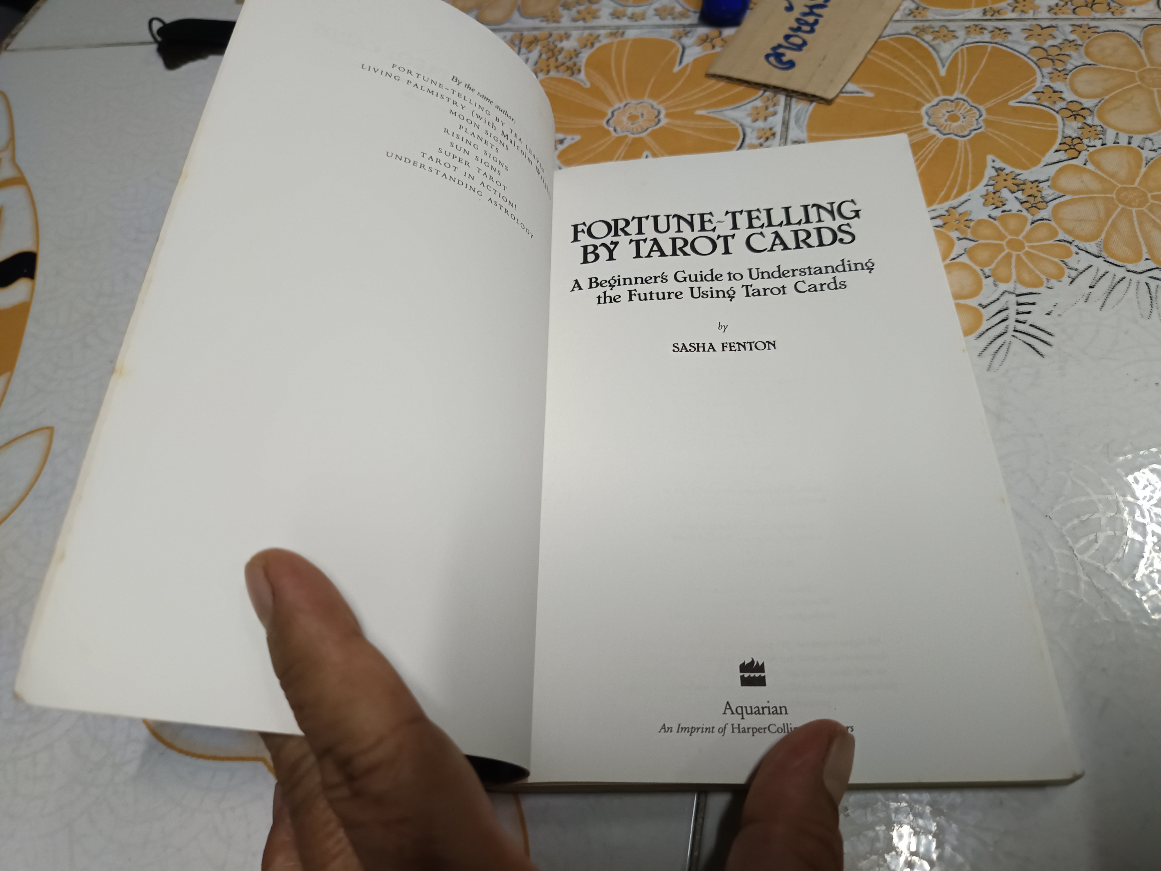 Fortune Telling by Tarot Cards : A Beginner's Guide to Understanding the Tarot. By. Sasha Fenton **สินค้าหมด**