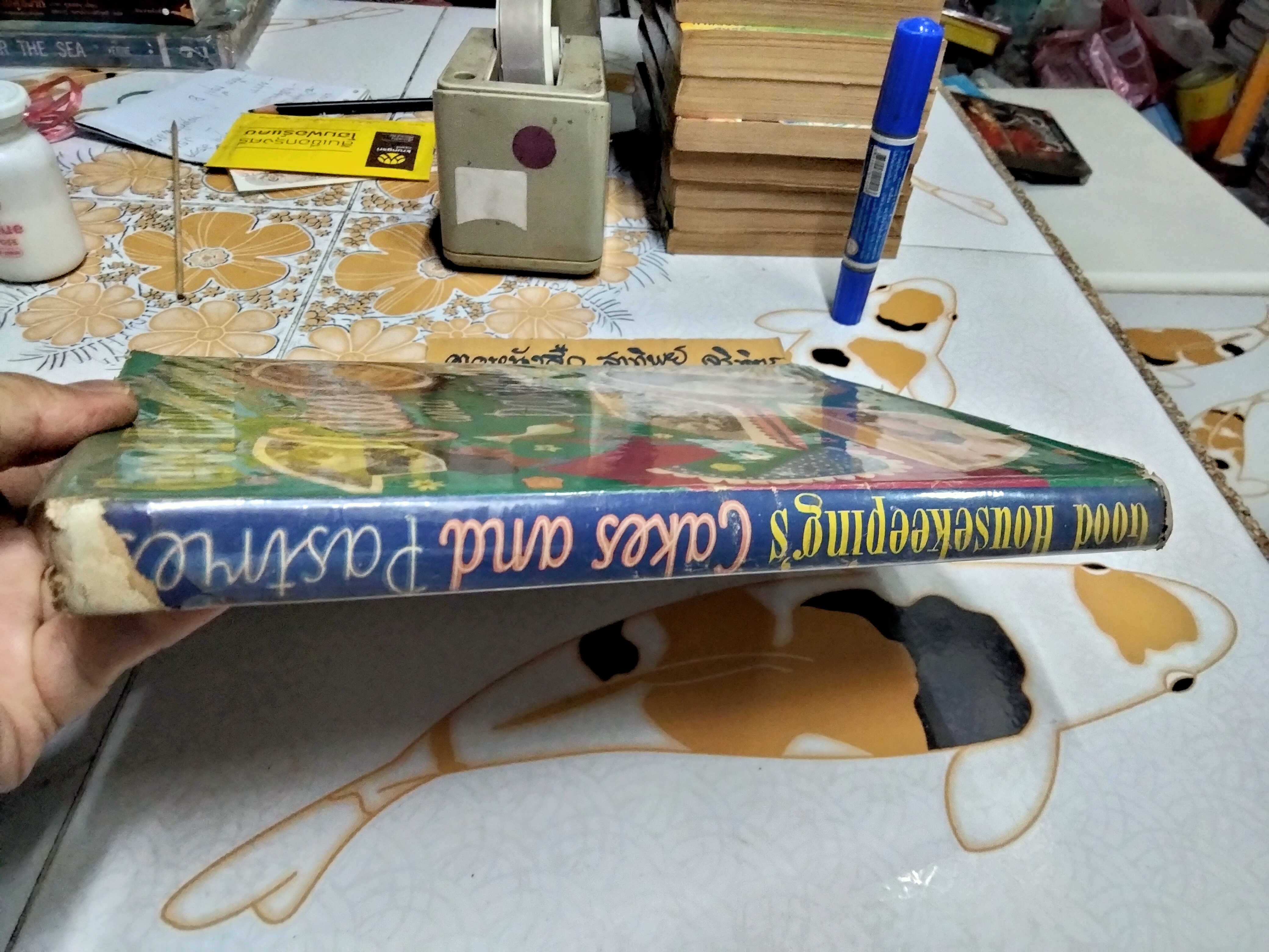 GOOD HOUSEKEEPING'S - CAKES & PASTIES FIRST PUBLISHED 1960, LOOK VINTAGE **สินค้าหมด**