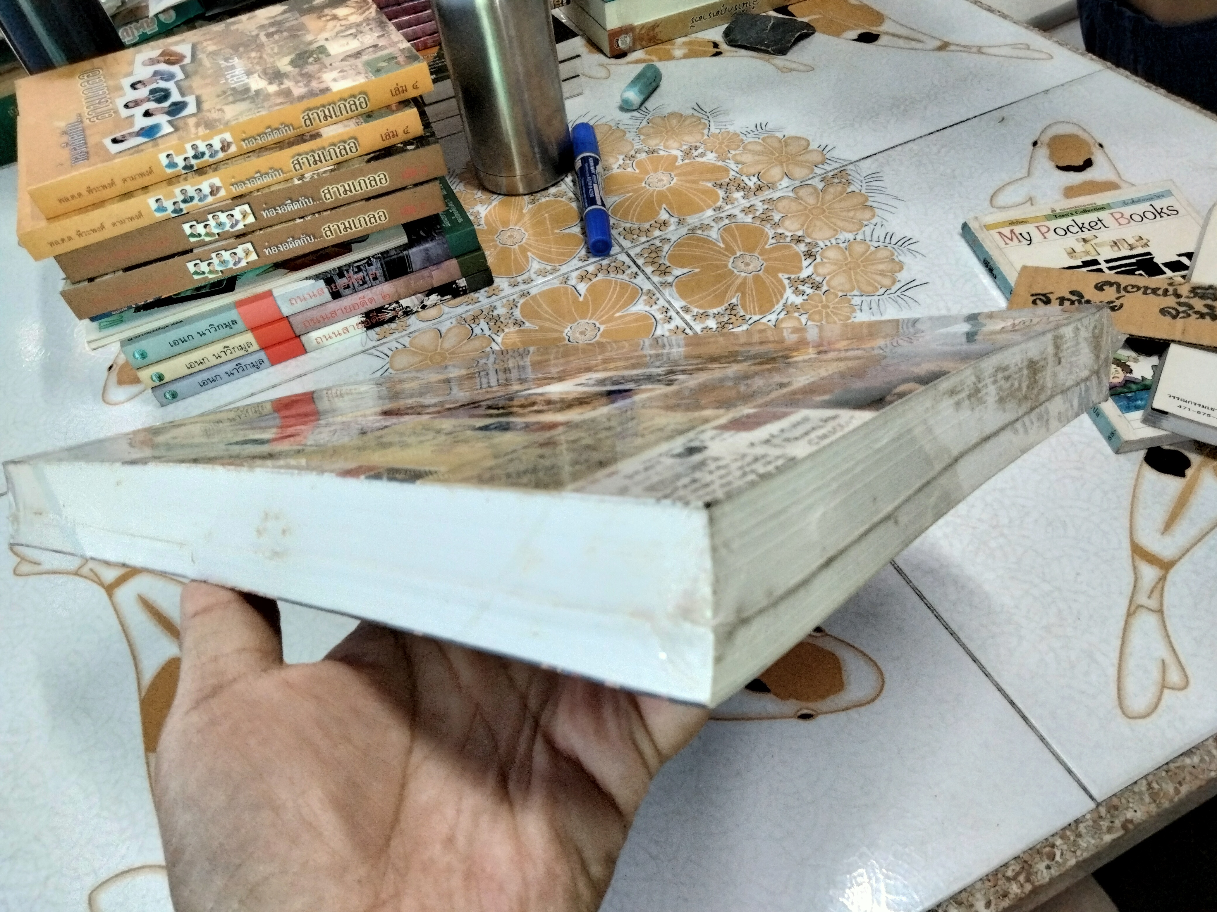 The Postcard Century by Tom Phillips - 2,000 Cards and Their Messages ภาษาอังกฤษทั้งเล่ม