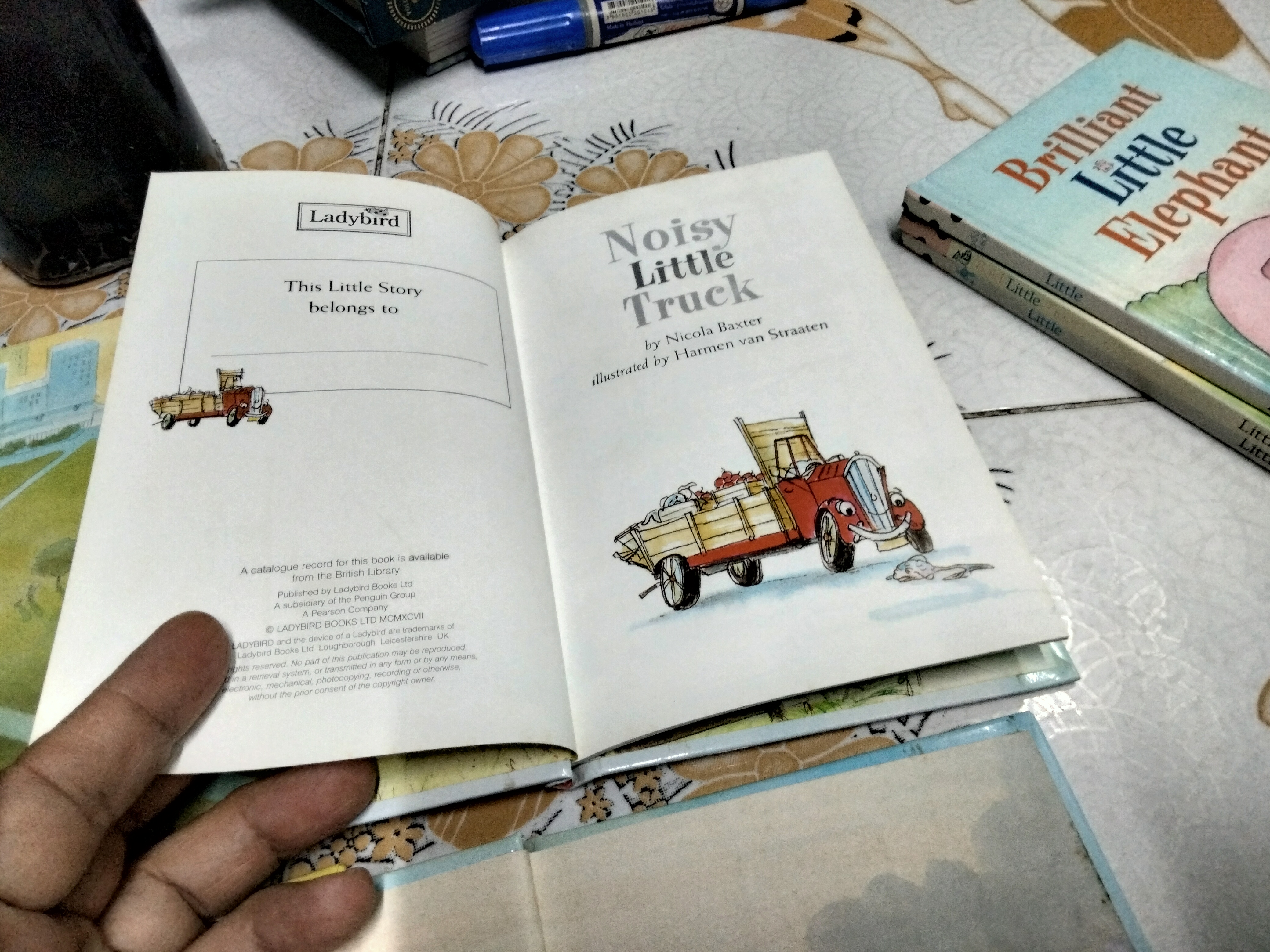 หนังสือชุด " The Ladybird Little Stories Collection " ขายรวม 7 เล่ม