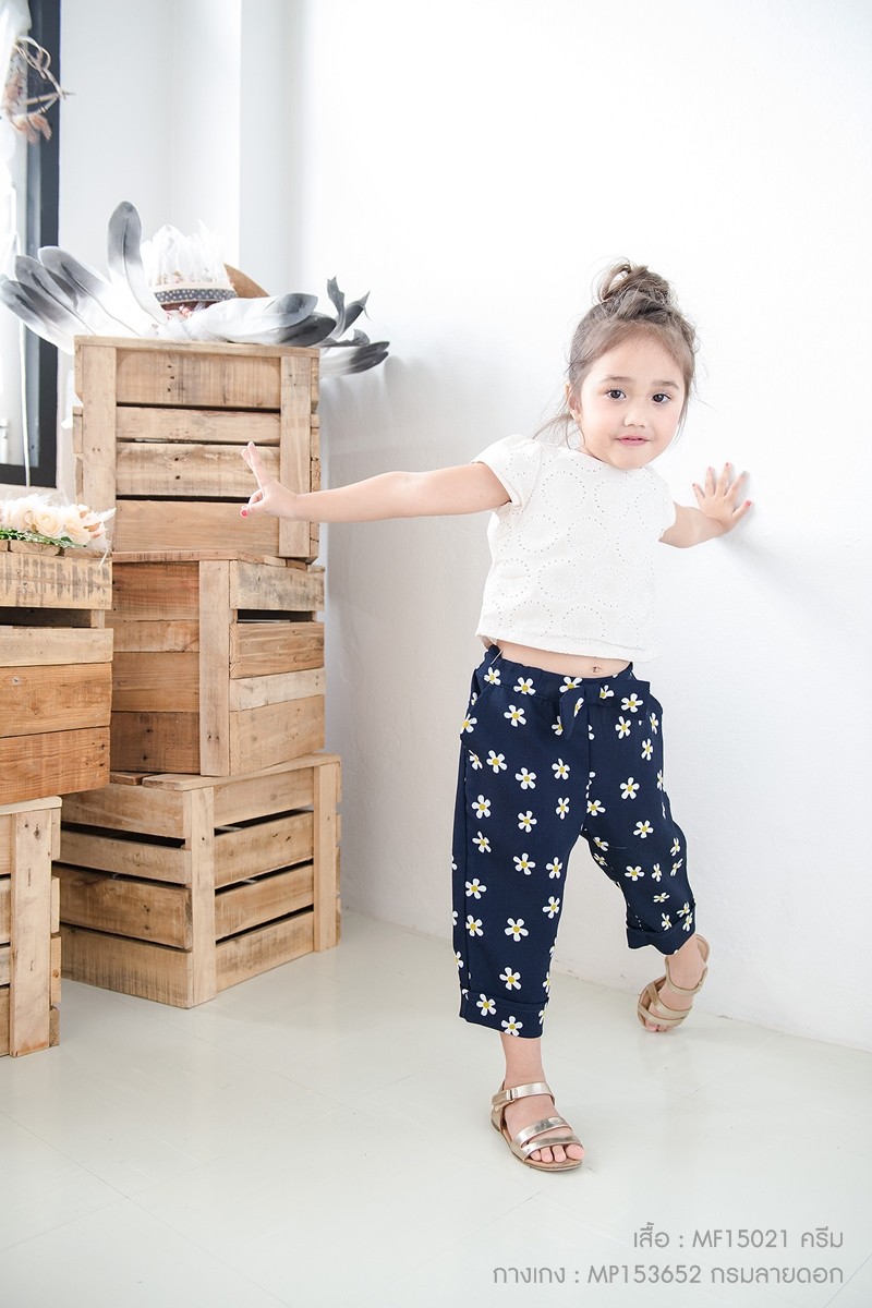 กางเกงเด็กผู้หญิง สีกรมลายดอก