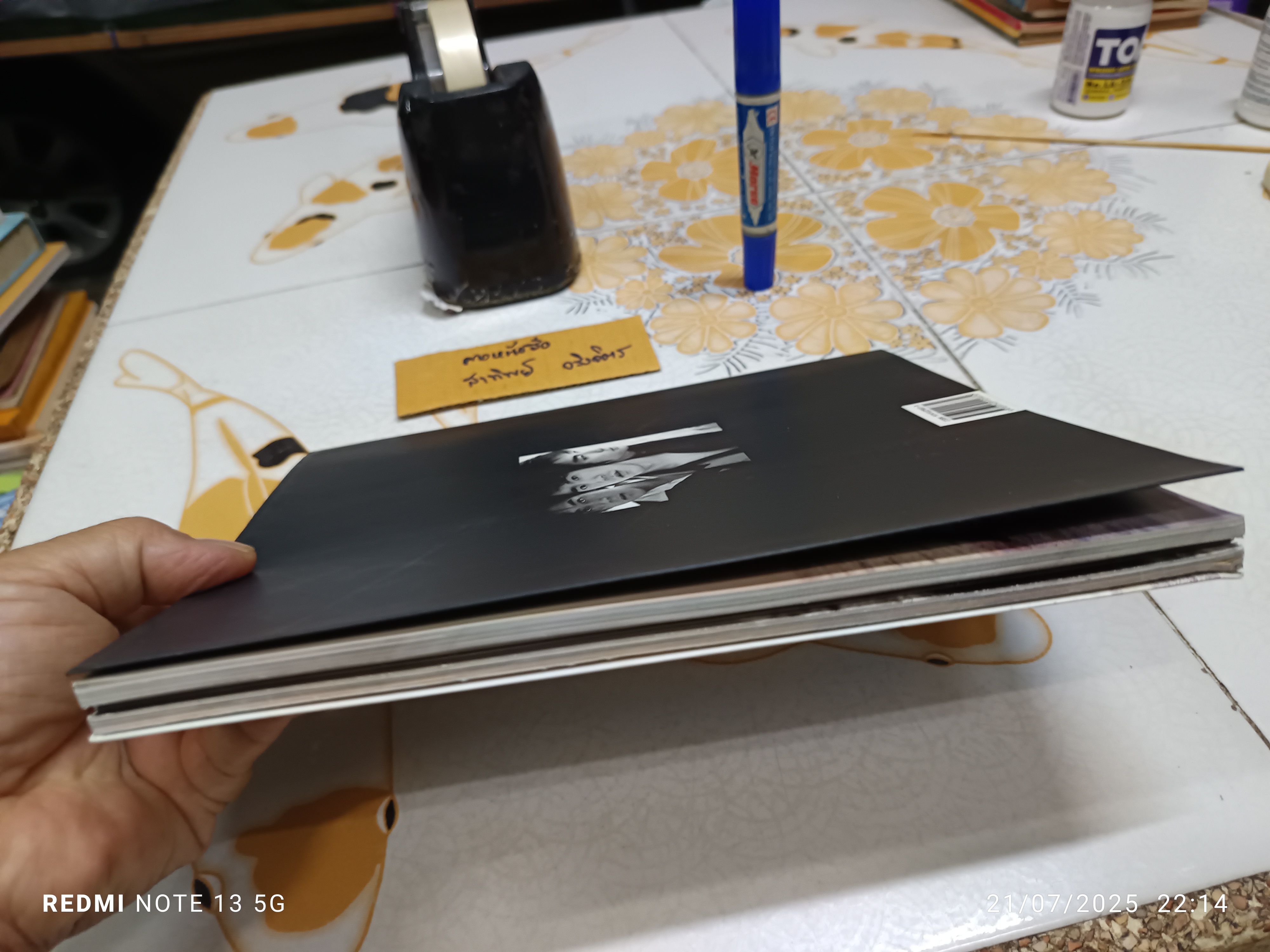 D2B thedefinitecollectivephotographyalbum พร้อมลายเซ็นจริงจากศิลปิน