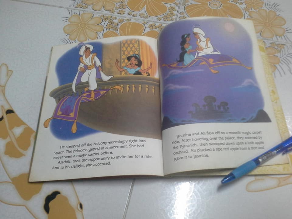 หนังสือการ์ตูน ชุด A Little Golden Book Walt Disnes's - Aladdin The Magic Carpet Ride