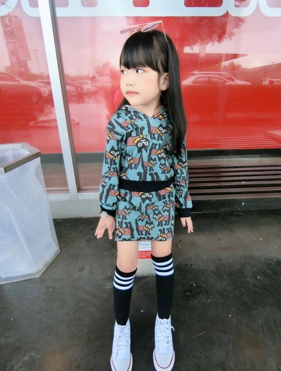 set เสื้อฮู๊ดกับกระโปรงลายแมว สำหรับเด็ก