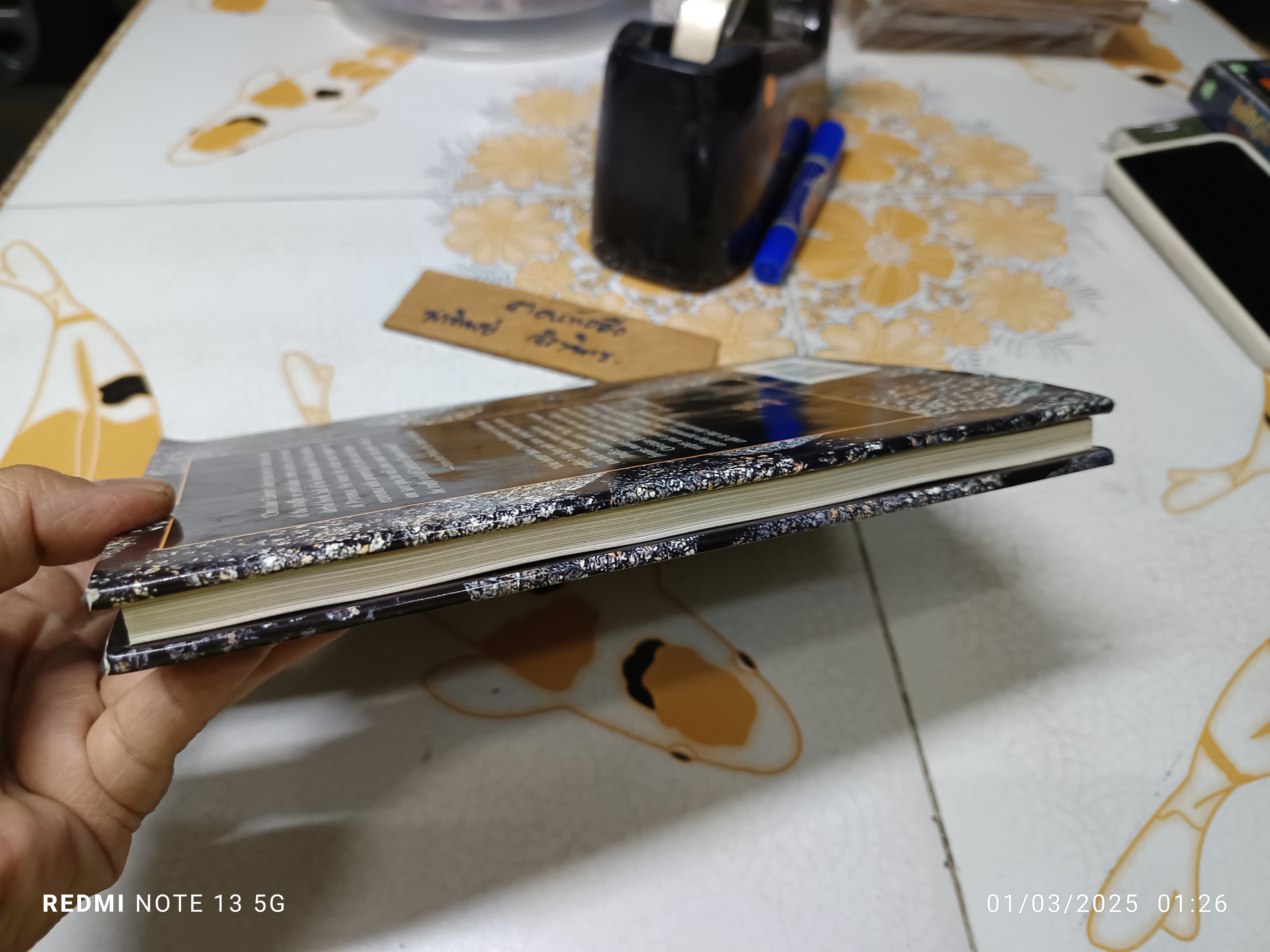 The Magic of the Truffle: The Favorite Recipes of Christian Etienne (มีลายเซ็นเจ้าของเดิม/ไม่แน่ใจว่าอาจจะเป็นลายเซ็นผู้เขียน))