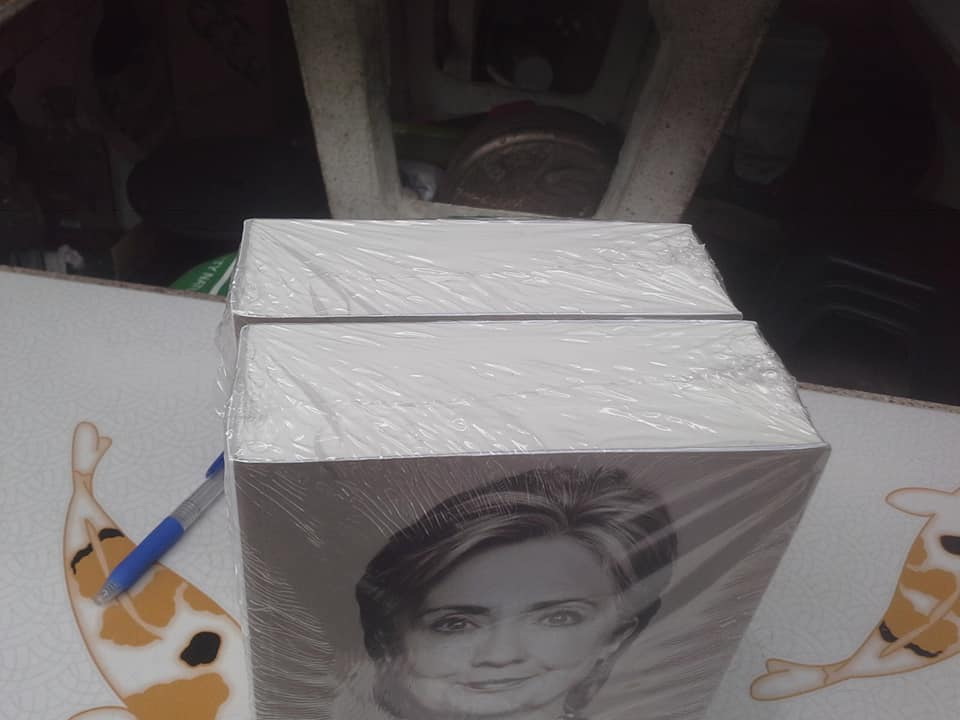 ชีวิต และทางเลือก Hillary Rodham Clinton (ฮิลลารี คลินตัน) , บุญรัตน์ อภิชาตรสรณ์และคณะ แปล **สินค้าหมด**