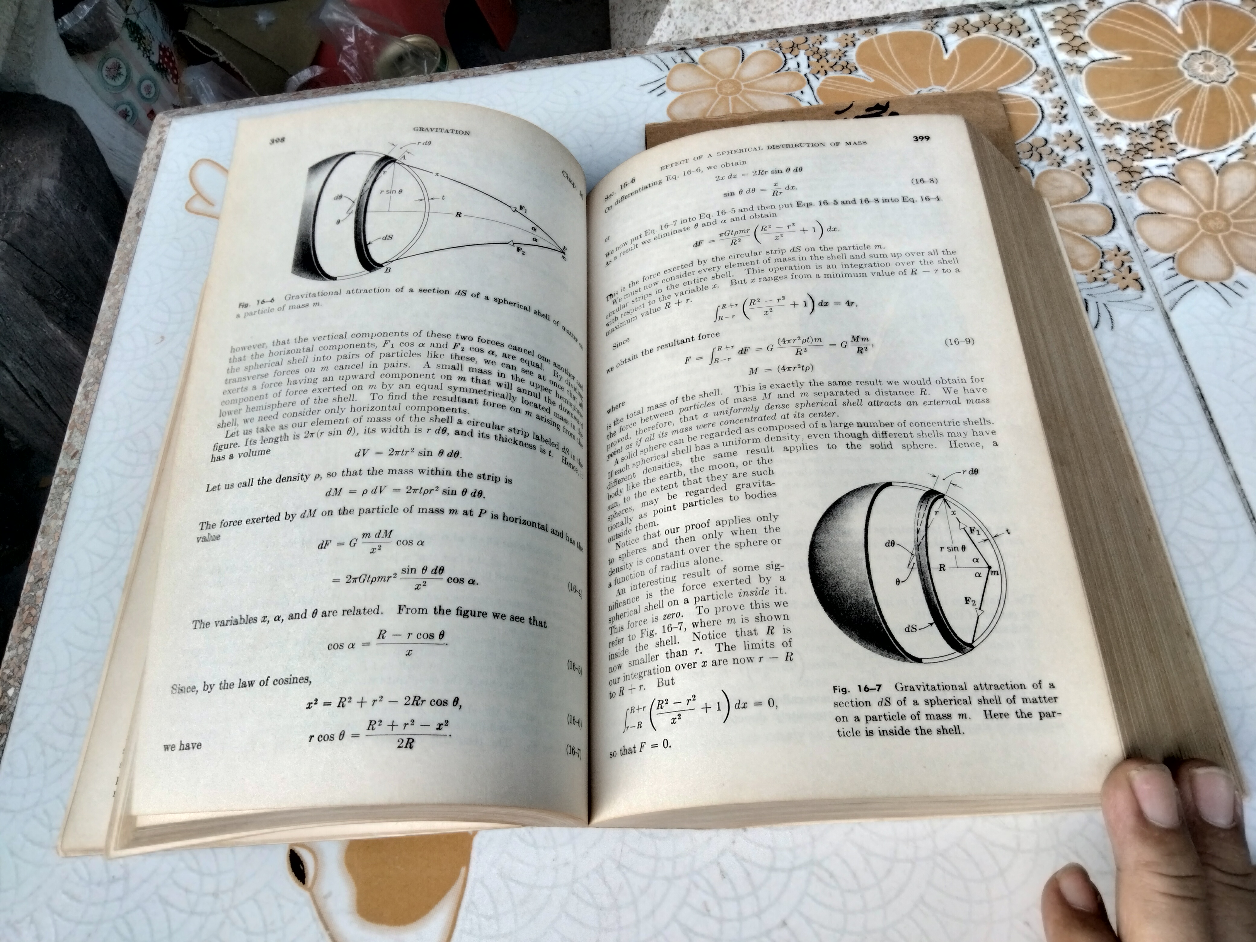 PHYSICS , combined edition parts 1+2 Robert Resnick and David Halliday (1966 edition). **สินค้าหมด**