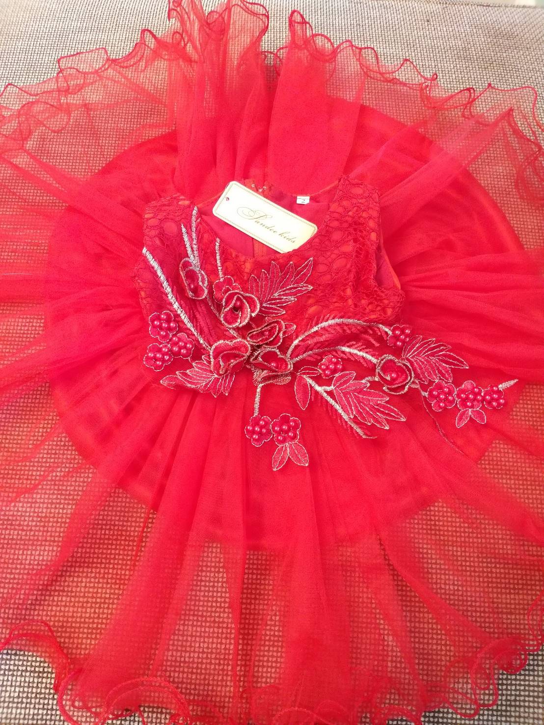 เดรสเด็กสีแดง