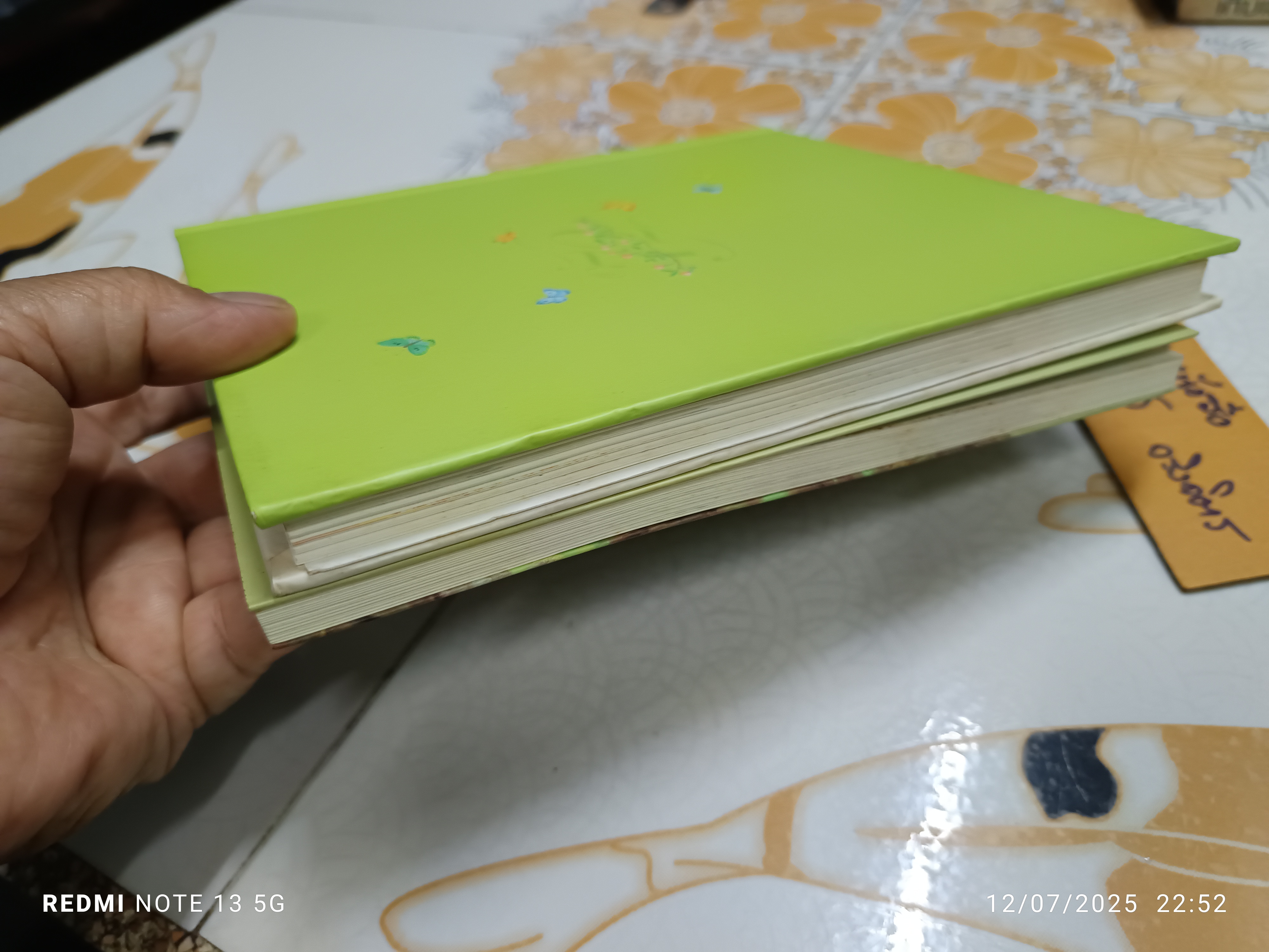 (ขายรวม 2 เล่ม) ธัมมะ ธรรมดา + สมุดบันทึก (ฝากคำ อำแดงแป้น) คณะศิษย์จัดพิมพ์เพื่อเป็นอาจาริยบูชา แด่คุณหมออมรา มลิลา