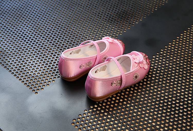 รองเท้าเด็กหญิงสไตล์จีน ลายกระดุมหน้า